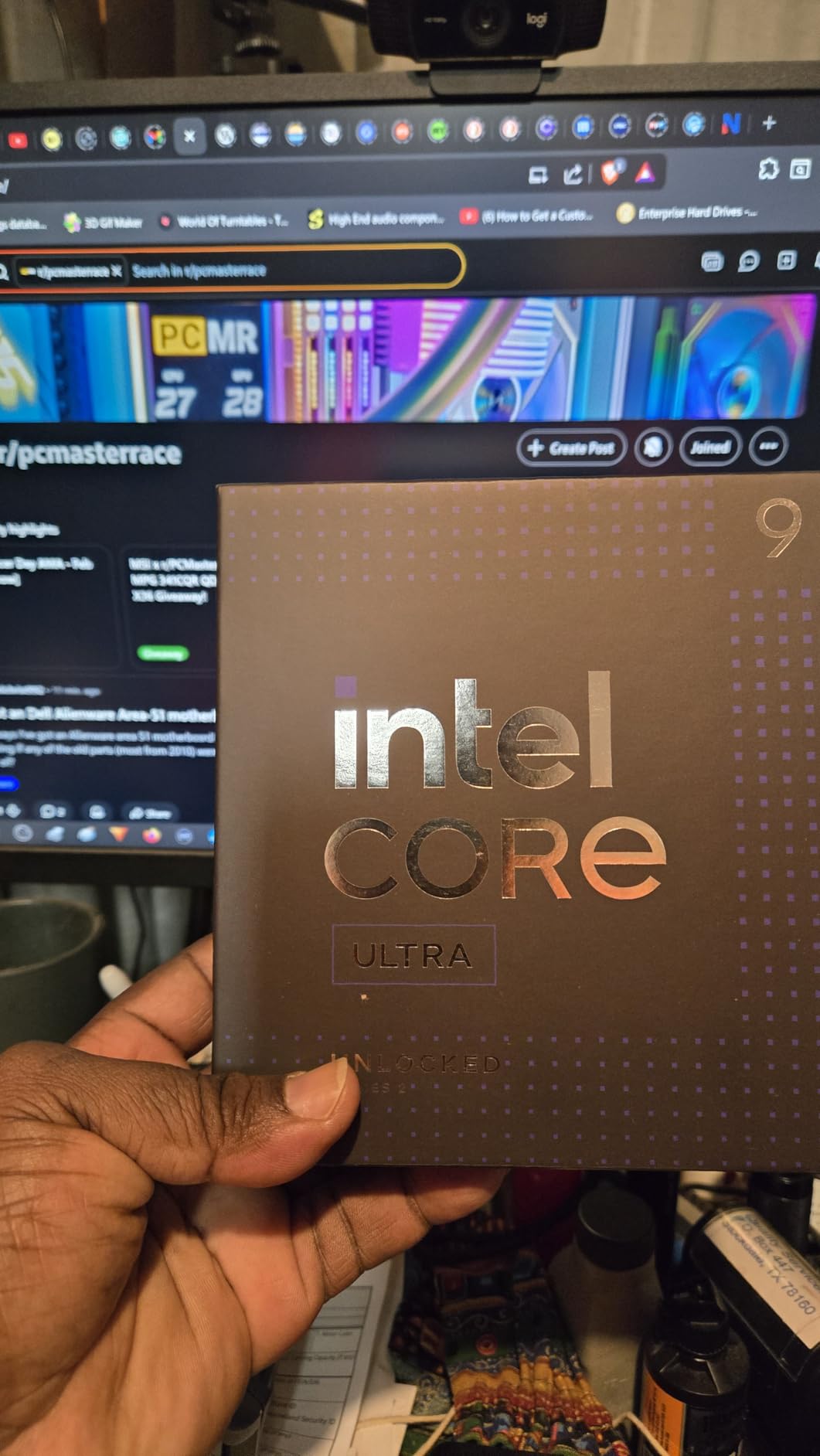 Intel® Core™ Ultra 9 Processor 285K 24 cores (8 P-cores + 16 E-cores) up to 5.7 GHz customer photo 1