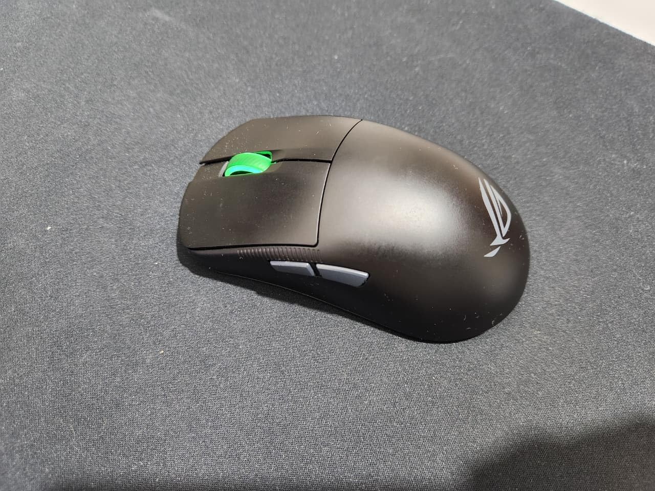 ASUS ROG Harpe Ace Mini Wireless Esports Gaming Mouse – Small Compact Design, Right-Handed, 49g Lightweight, Tri-Mode Connectivity, 36K DPI, up to 105Hr Battery, Pro-Approved, PC/Mac Support - Black customer photo 1