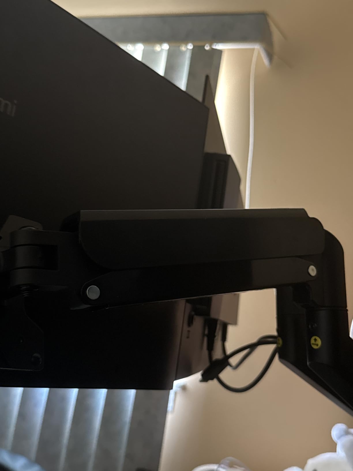 WALI Adjustable Dual Monitor Arm for 13-32 inch Screens, 22 lbs per Arm customer photo 2
