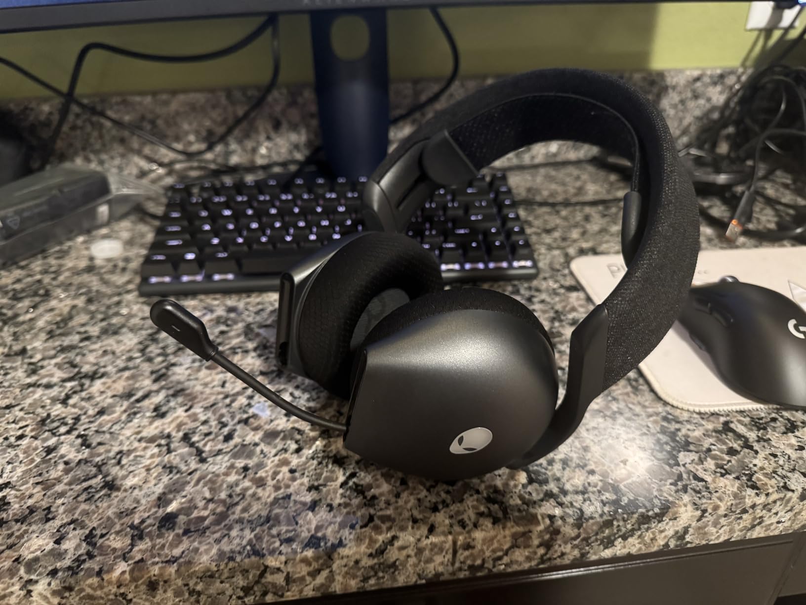 Alienware Wireless Gaming Headset, Active Noise Canceling customer photo 1