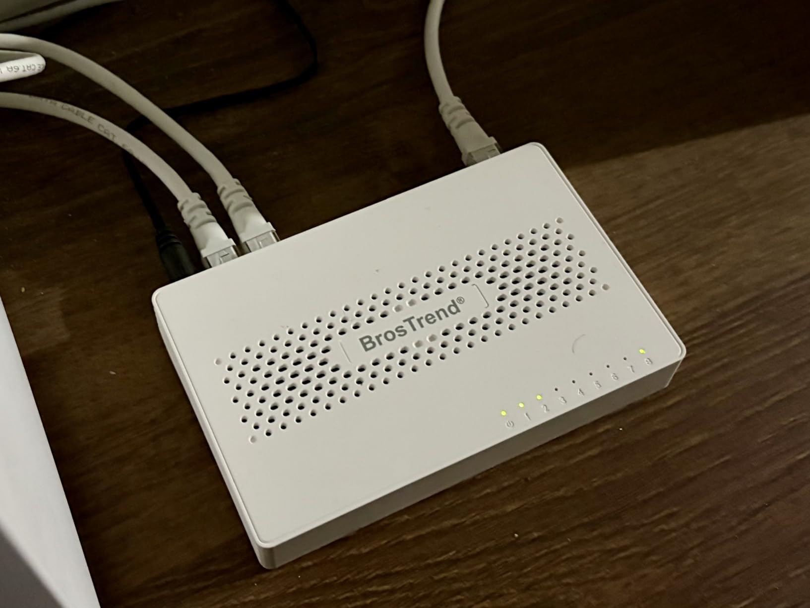 BrosTrend 2.5Gb Switch, 8 Port Unmanaged Network Switch for Gaming, Fanless customer photo 1