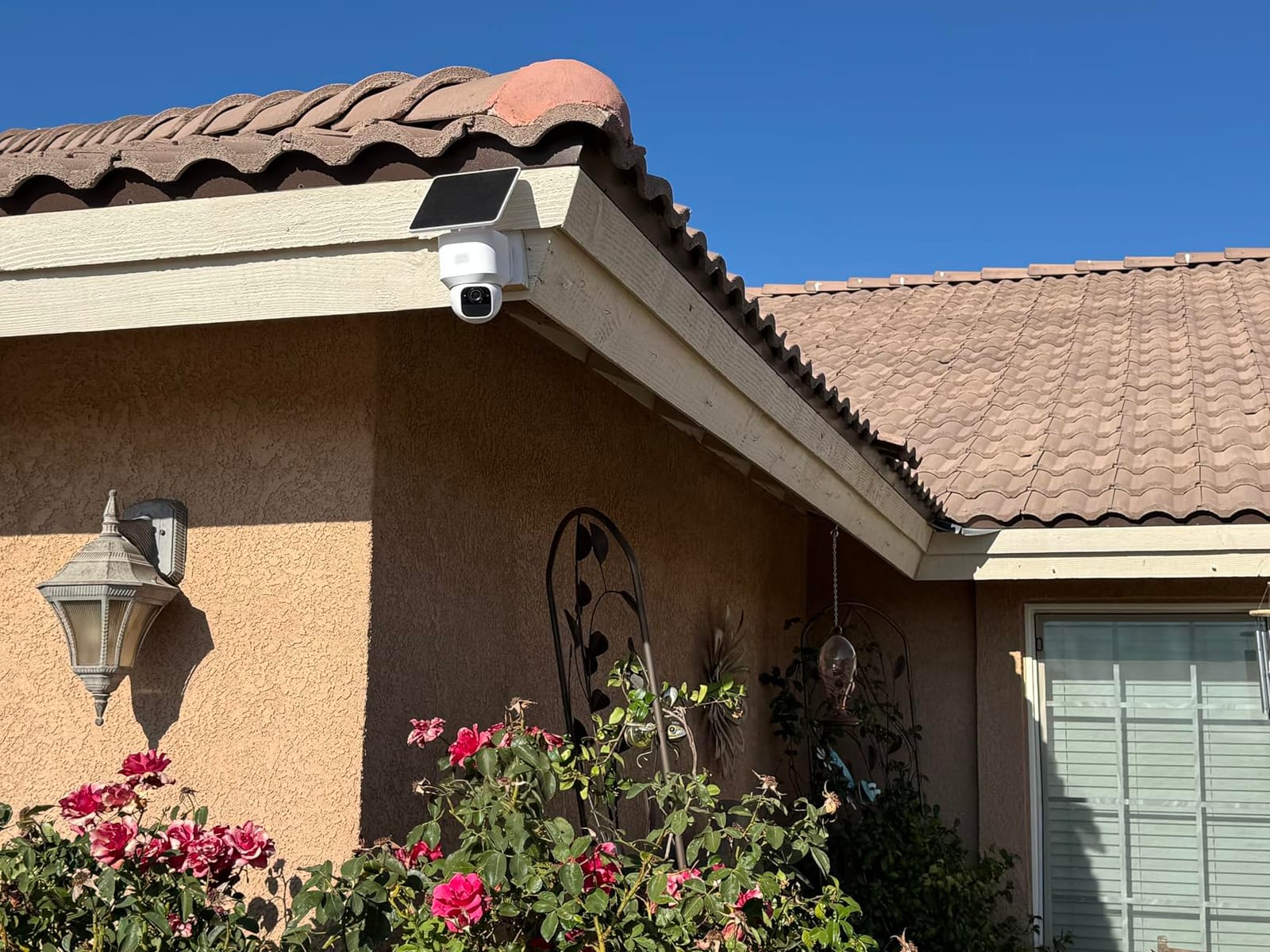 eufy Security SoloCam E30, 2K Solar Security Camera, 360° AI Tracking customer photo 2