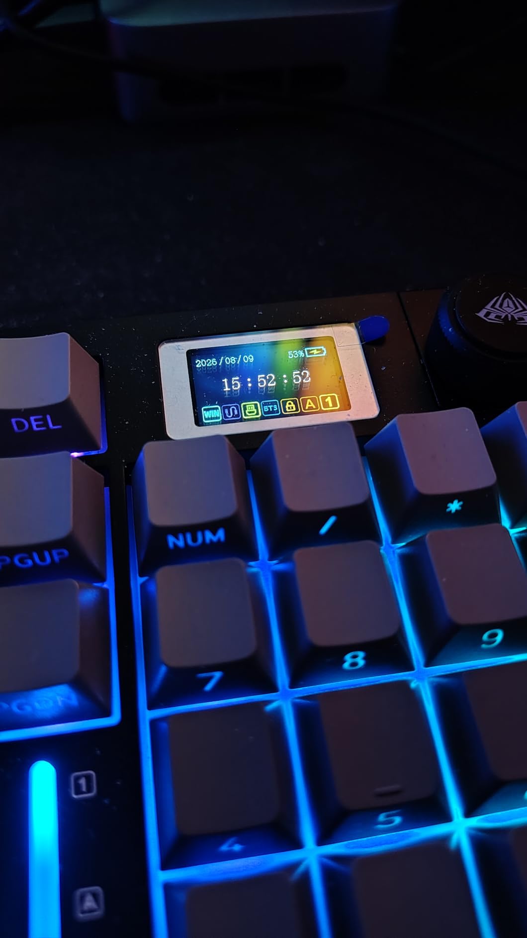 AULA S98 Pro Wireless Mechanical Gaming Keyboard with Screen, Knob, 96 Keys customer photo 2