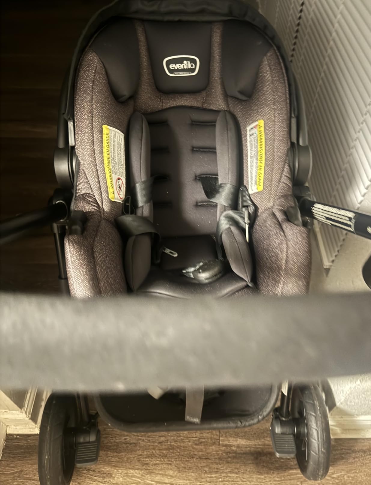 Evenflo Pivot Modular Travel System w/LiteMax Preemie and Infant Car Seat customer photo 2