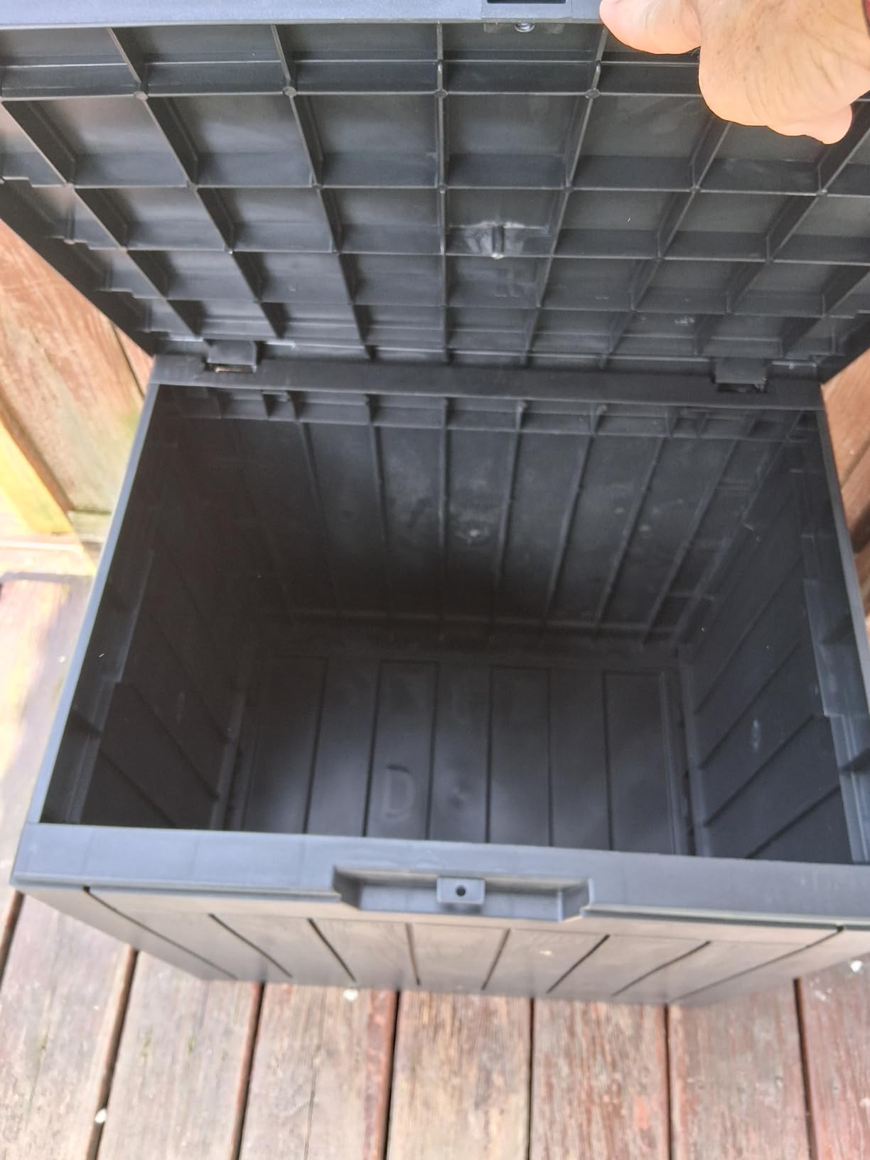 120 Gallon Outdoor Deck Box, Lockable Waterproof Outdoor Storage Boxes For Garden Tools,Indoor Cushions,Accessories Outside Storage Resin Weatherproof Container(Black) customer photo 2