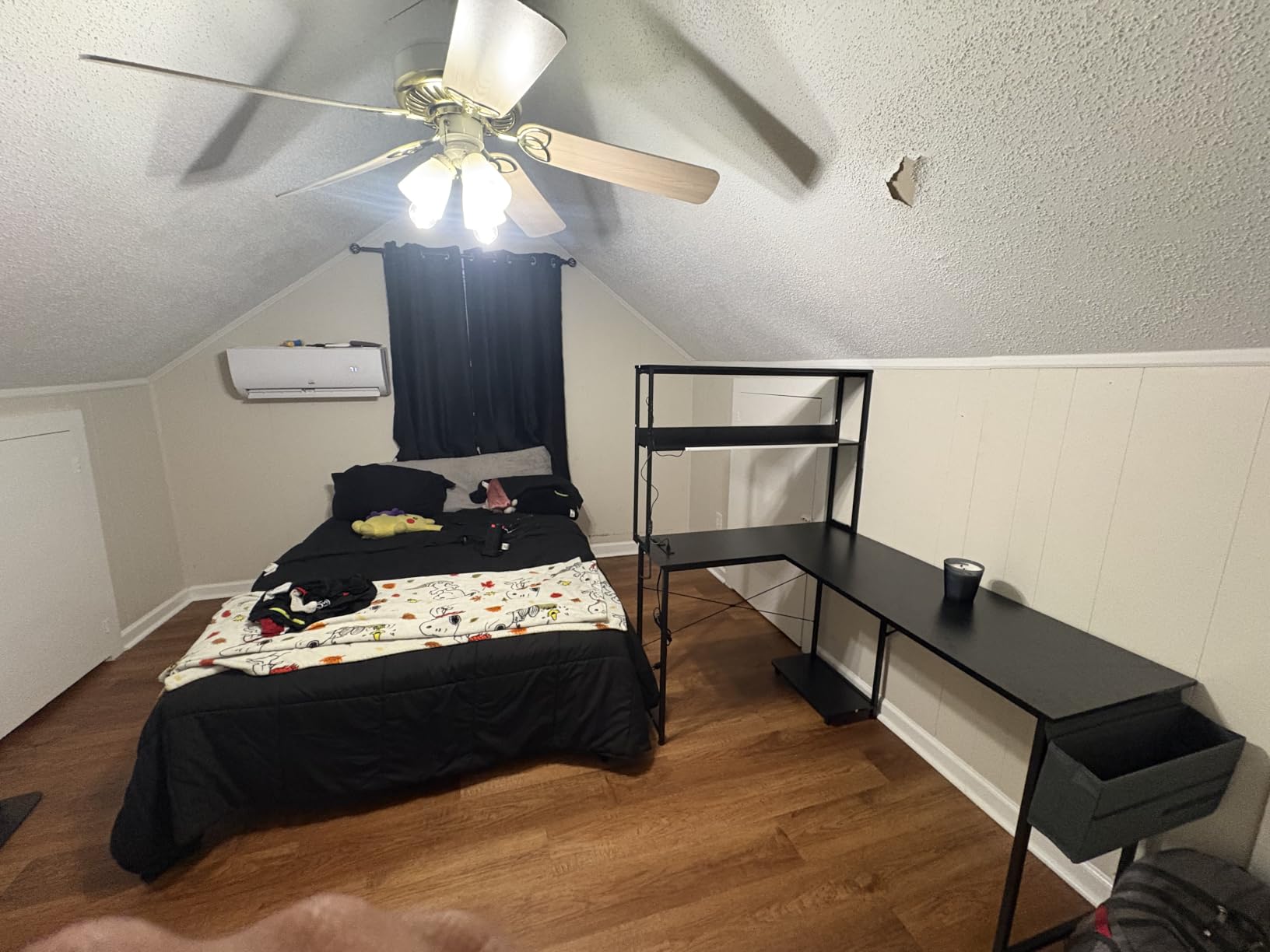 Casaottima L Shaped Gaming Desk with Hutch & Power Outlet & LED Lights customer photo 2