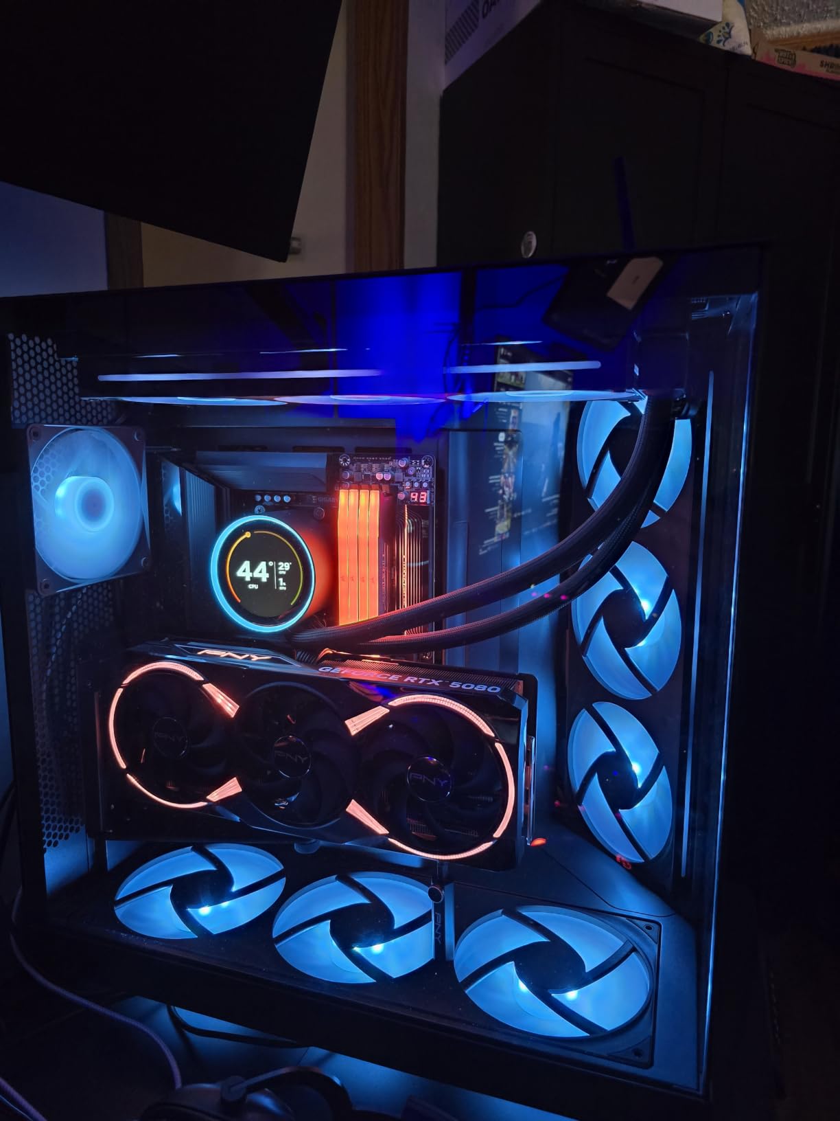 PNY NVIDIA GeForce RTX™ 5080 Epic-X RGB™ OC Triple-Fan Graphics Card customer photo 2