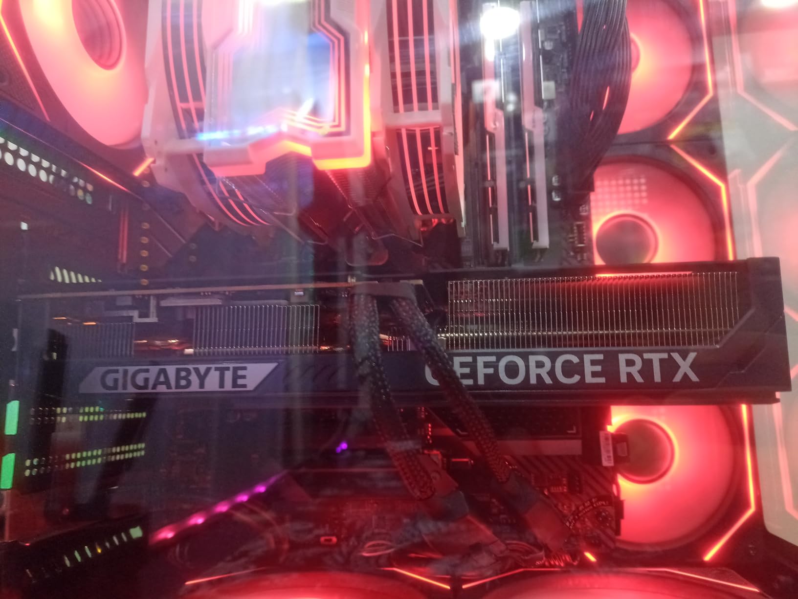 GIGABYTE GeForce RTX 5070 WINDFORCE OC SFF 12G Graphics Card, 12GB 192-bit GDDR7, PCIe 5.0, WINDFORCE Cooling System, GV-N5070WF3OC-12GD Video Card customer photo 2