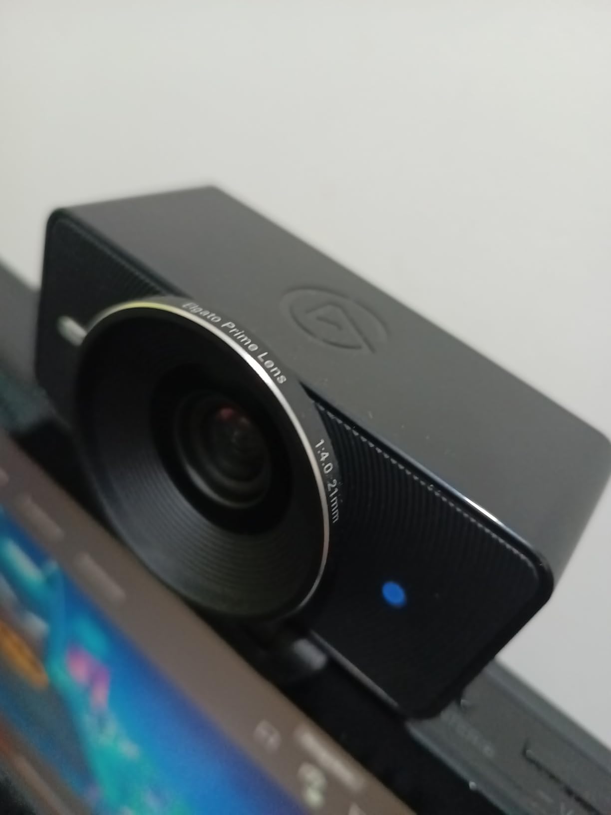 Elgato Facecam 4K, 4K60 Studio Webcam, DSLR-Like Control customer photo 2