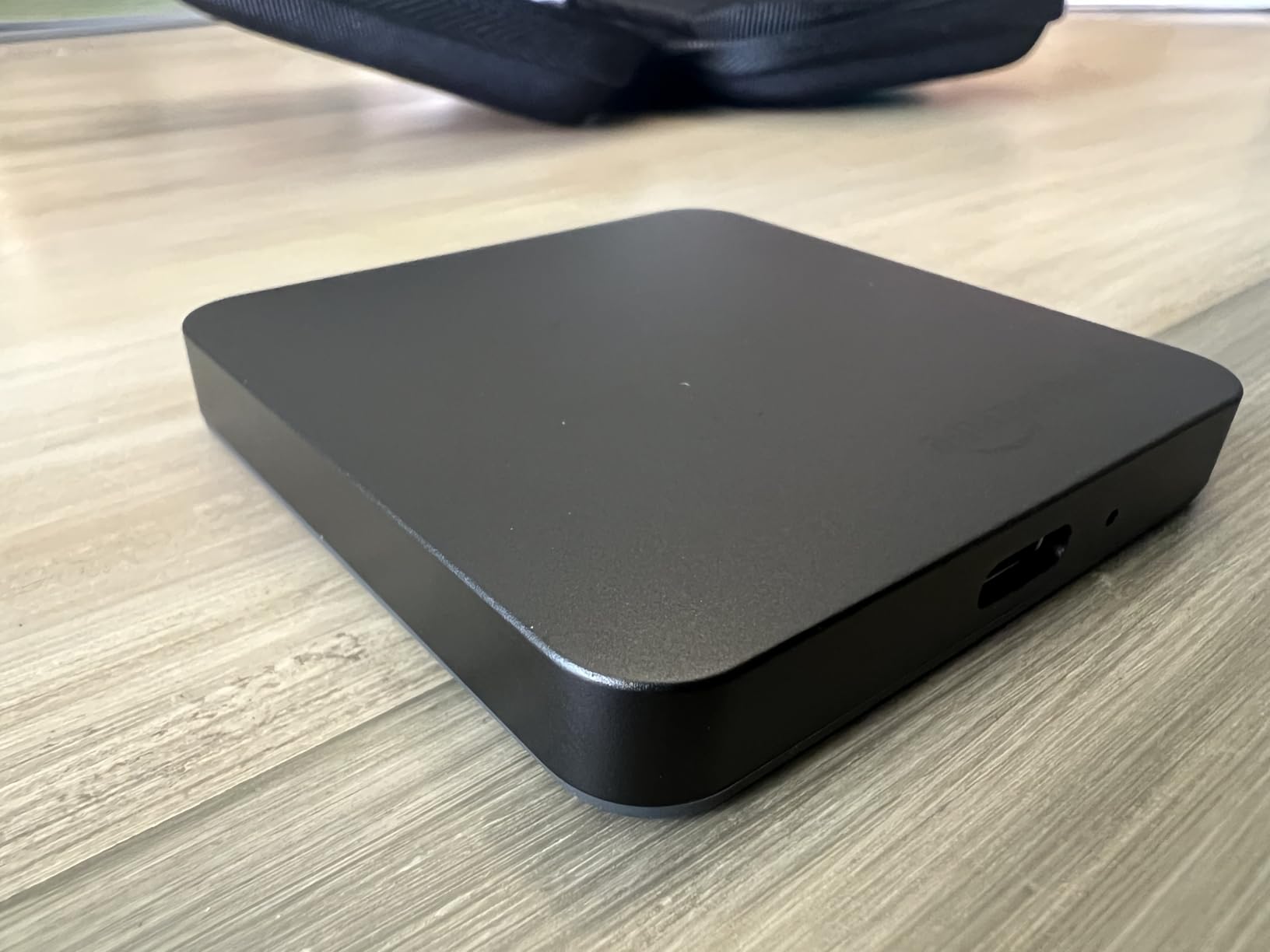 Amazon Basics Portable External SSD, 1TB, 2000MB/s Speeds, USB 3.2 Gen 2, IP65 Water & Dust Resistant, Black customer photo 2