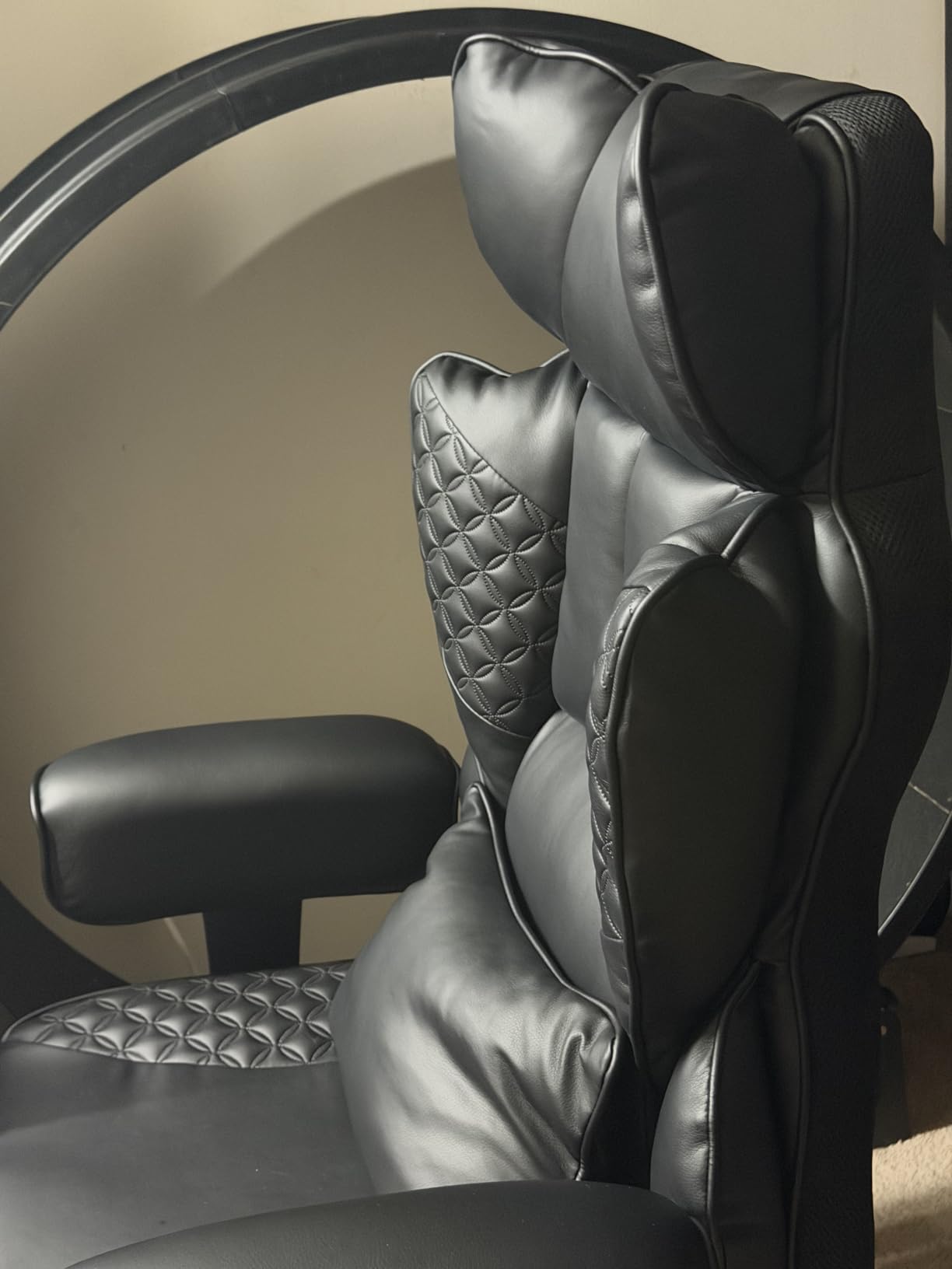 GTPLAYER Big and Tall Gaming Chair 400lbs Heavy Duty Office Chair with Foot Rest & Ergonomic Pocket Spring Lumbar Support, High Back 3D Saddle Shaped Cushion for Back Pain Relief, Matte-Black customer photo 2