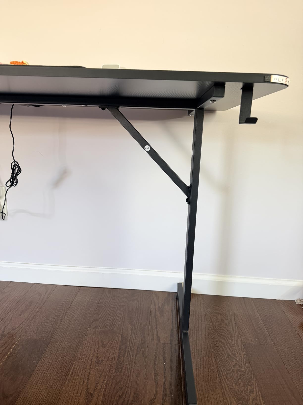 GTPLAYER 55 Inch Gaming Desk with LED Lights, Large Computer Desk with Mouse Pad for Home Office, T-Shaped Carbon Fibre Surface PC Game Workstations with Headphone Hook customer photo 1