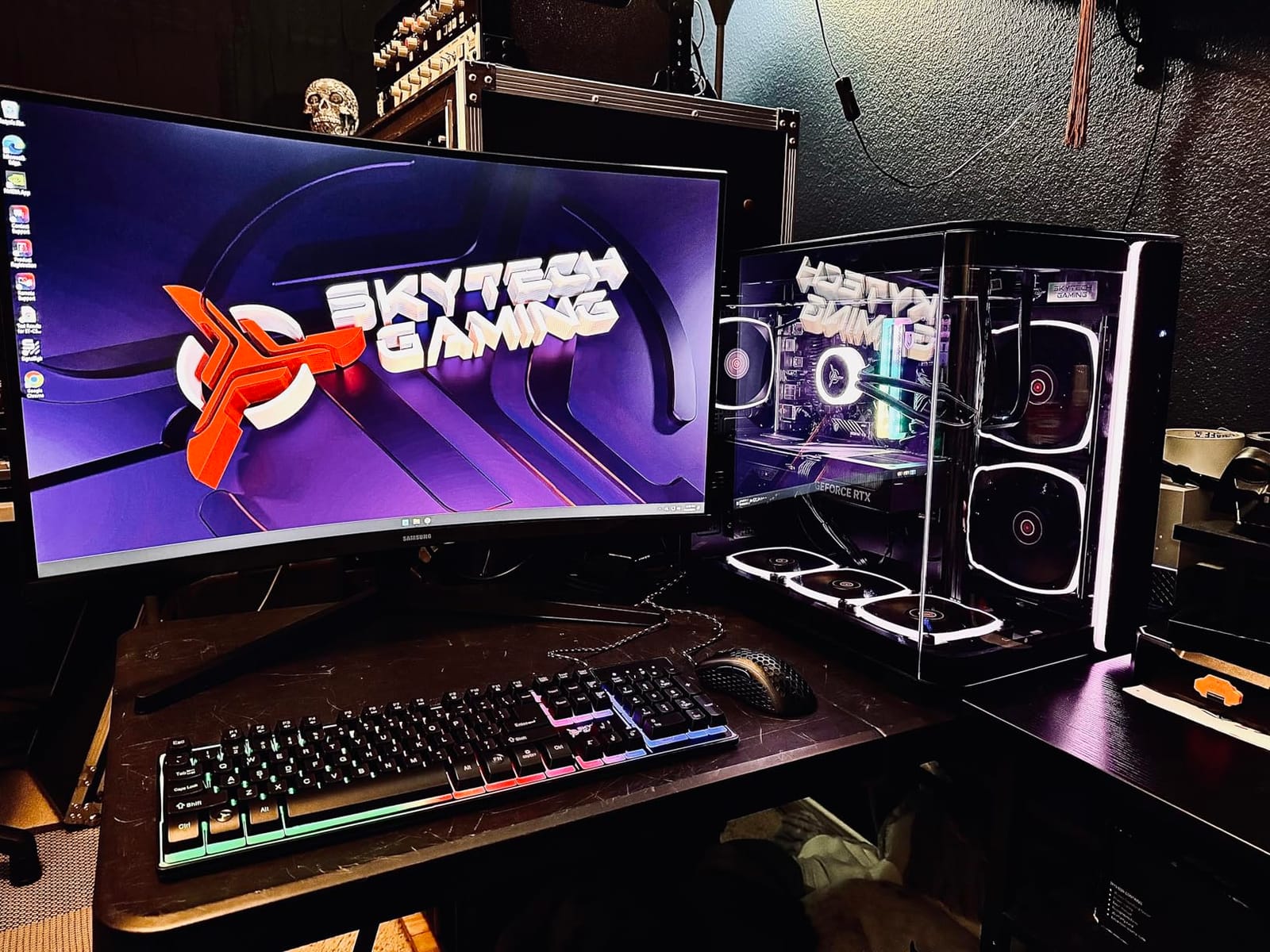Skytech Gaming King 95 Gaming PC, Ryzen 7 9800X3D, RTX 5080 customer photo 2