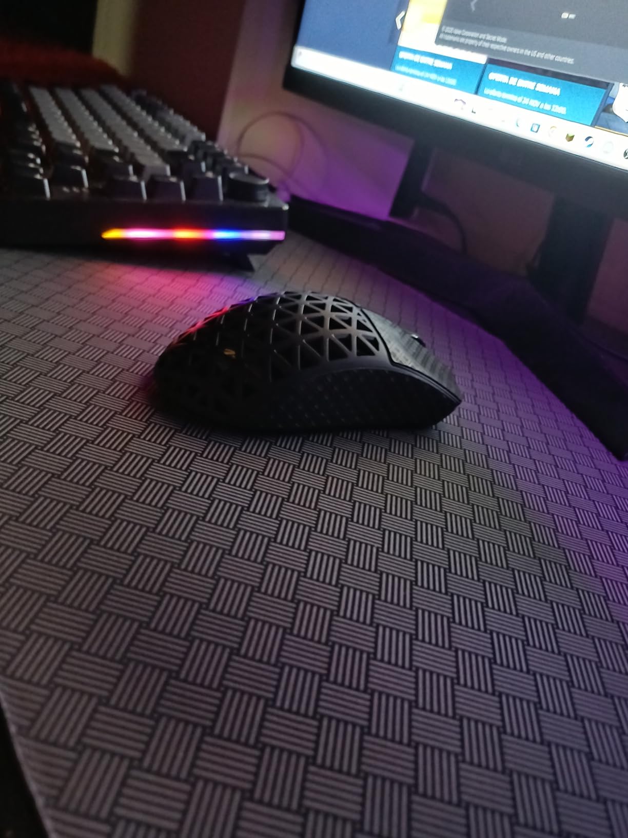 ATTACK SHARK R5Ultra 8K Carbon Fiber Wireless Gaming Mouse, White&Tape customer photo 1