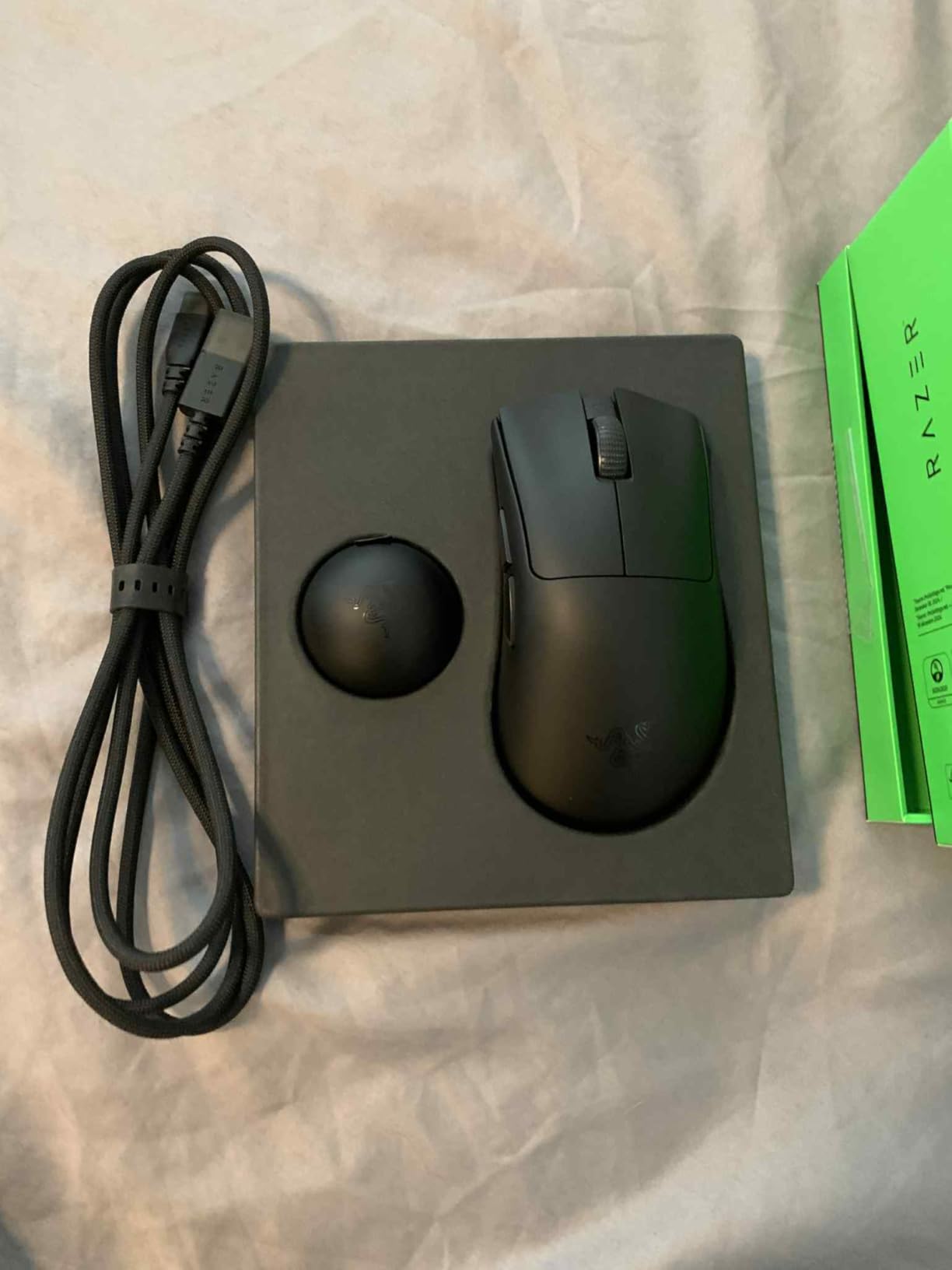 Razer DeathAdder V4 Pro Wireless Gaming Mouse, 8K Polling Rate, 56g, Black customer photo 1