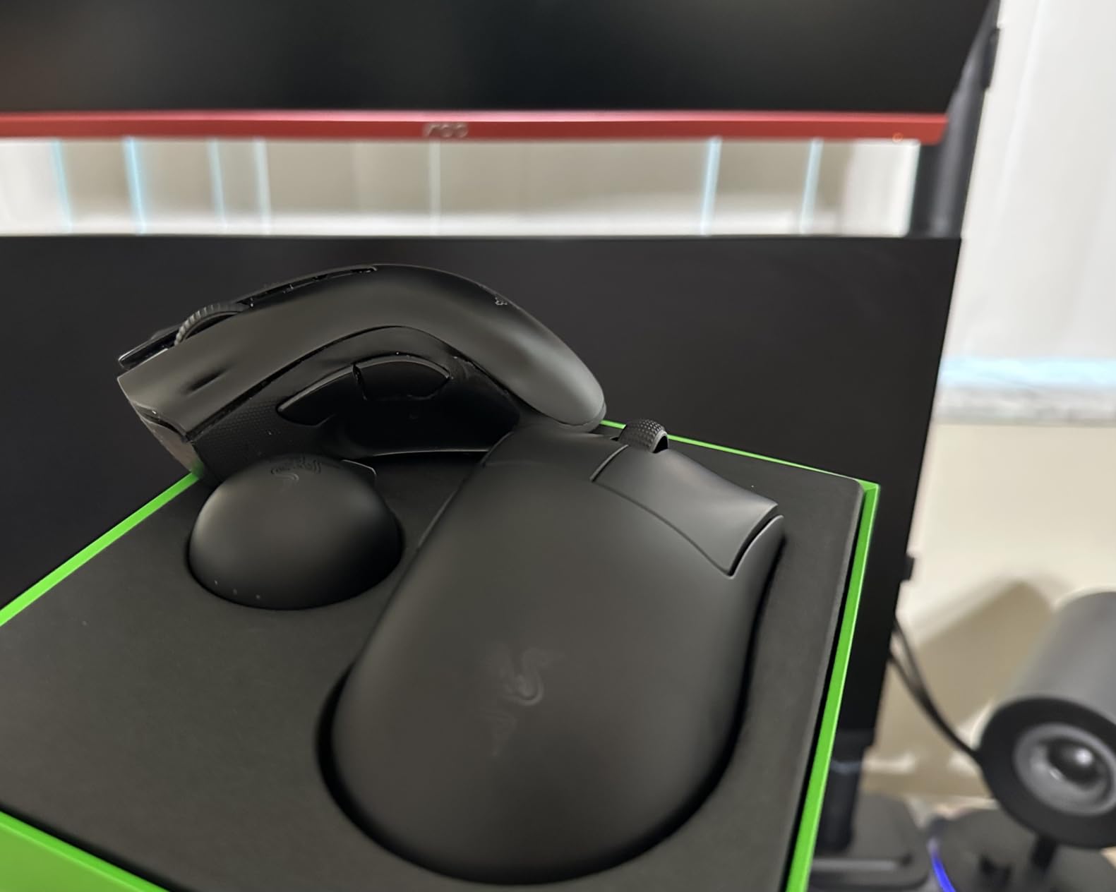 Razer DeathAdder V4 Pro Wireless Gaming Mouse, 8K Polling Rate, 56g, Black customer photo 2