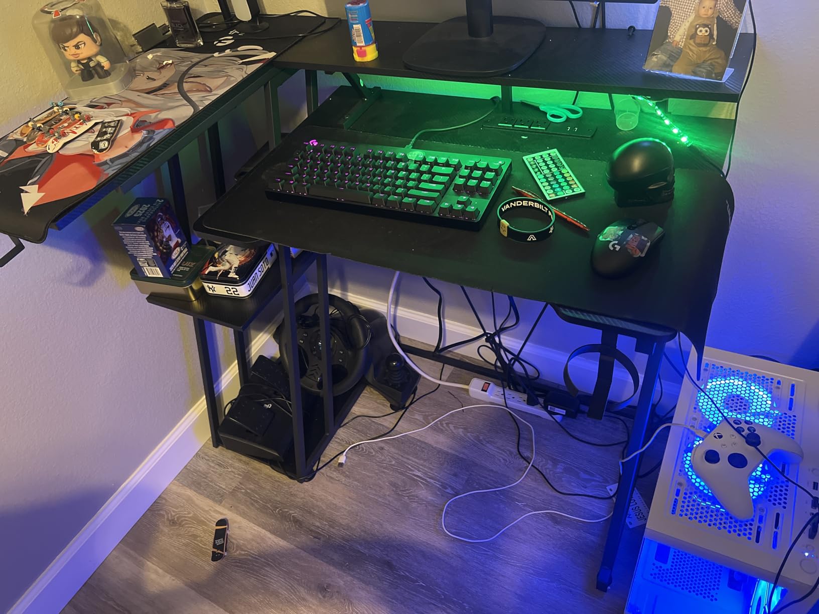 Korfile 40 Inch Gaming Desk with Power Outlet, LED, Carbon Fiber Black customer photo 2