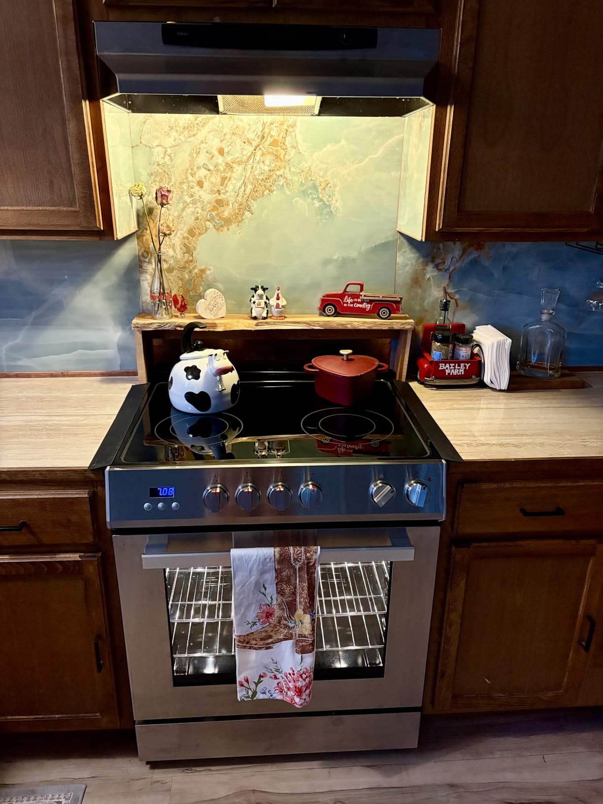 30 in. Stellar Coll 4.9 cu. ft. 4 Burner Electric Range, Convection, Black customer photo 2