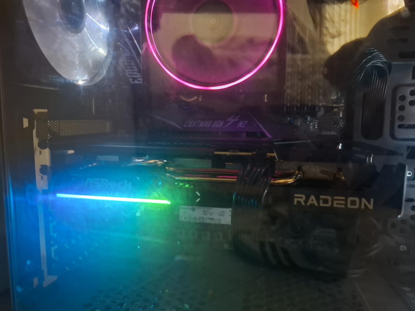 ASRock Radeon RX 9060 XT Challenger 16GB OC, RDNA 4, 3290MHz Boost, 16GB GDDR6 128-bit, PCIe 5.0, Dual Fans, 0dB Silent, LED Indicator, DisplayPort 2.1a, HDMI 2.1b customer photo 1