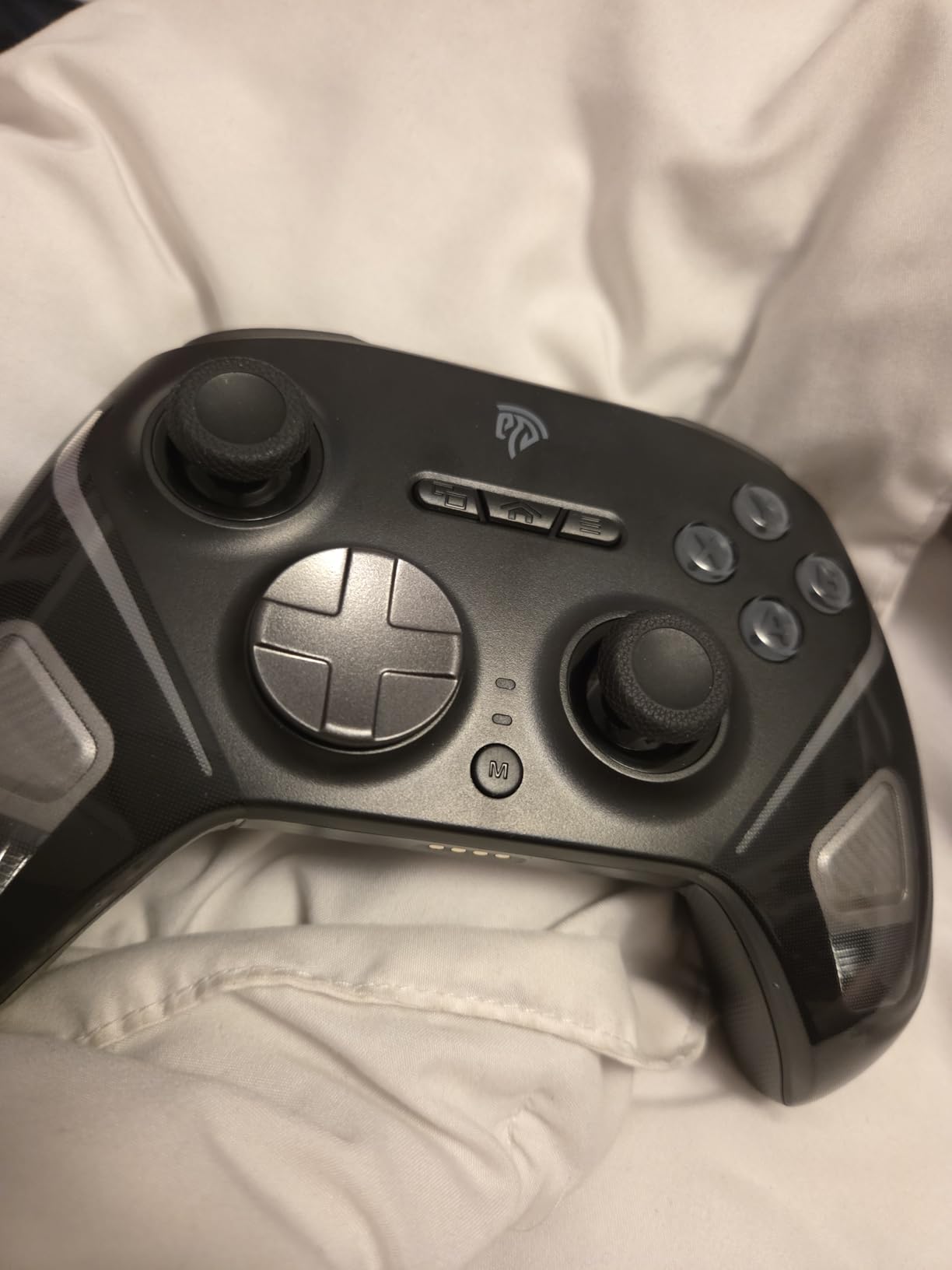 EasySMX D10 Wireless Game Controller, TMR Anti-Drift Joysticks, Black customer photo 1
