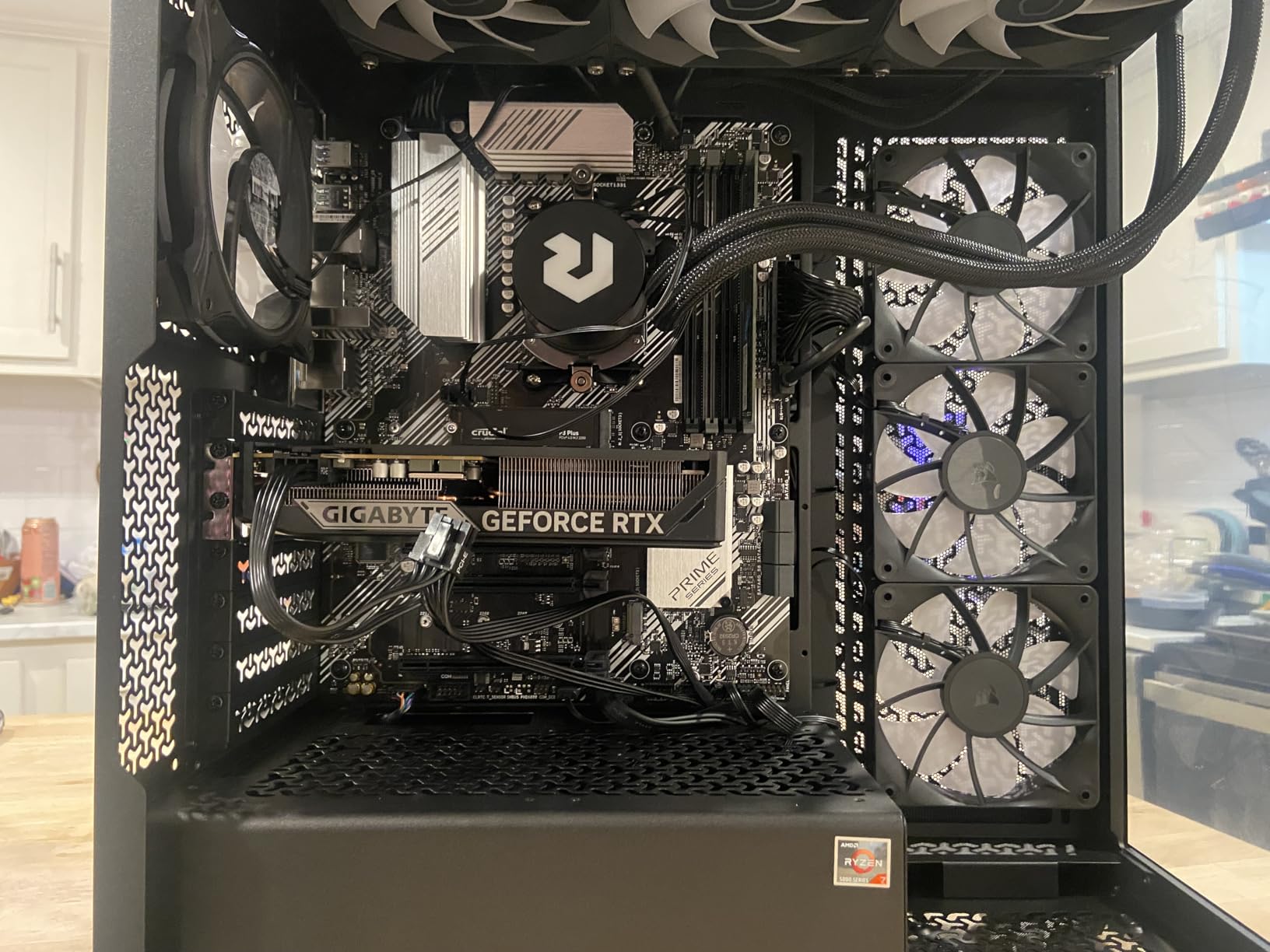 GIGABYTE GeForce RTX 5060 WINDFORCE OC 8G Graphics Card, Cooling System, 8GB 128-bit GDDR7, PCIe 5.0, Manufactured by NVIDIA, DisplayPort & HDMI - Video Output Interface, GV-N5060WF2OC-8GD Video Card customer photo 1