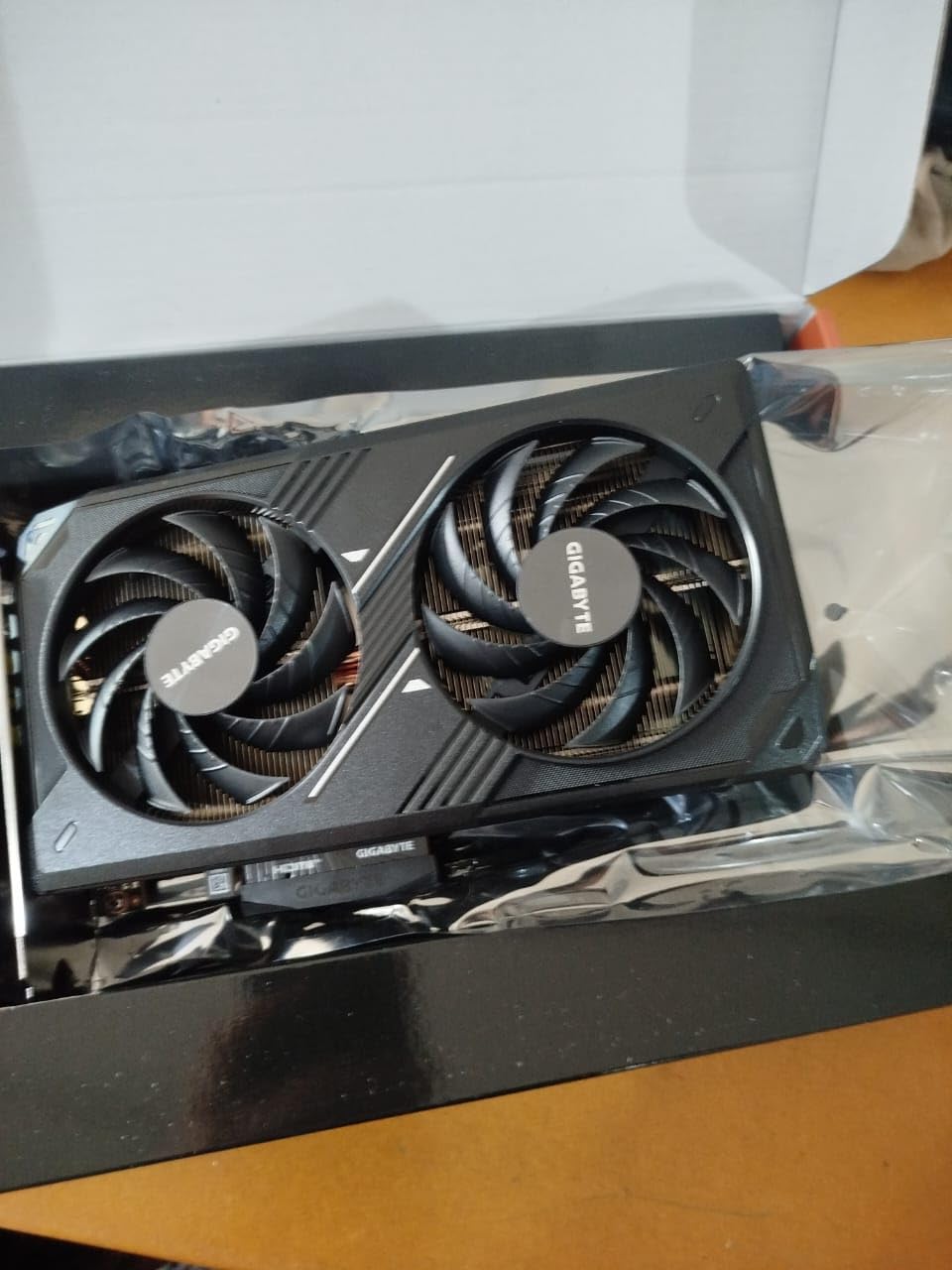 GIGABYTE GeForce RTX 5060 WINDFORCE OC 8G Graphics Card, Cooling System, 8GB 128-bit GDDR7, PCIe 5.0, Manufactured by NVIDIA, DisplayPort & HDMI - Video Output Interface, GV-N5060WF2OC-8GD Video Card customer photo 2
