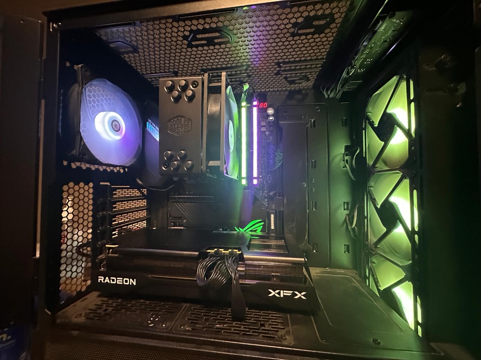 XFX Swift AMD Radeon RX 9070 OC Triple 90mm Fan Gaming Edition with 16GB GDDR6 HDMI 3xDP, RDNA 4 RX-97SWFT3B7, Graphics Card, Compatible with Desktop PCs customer photo 2