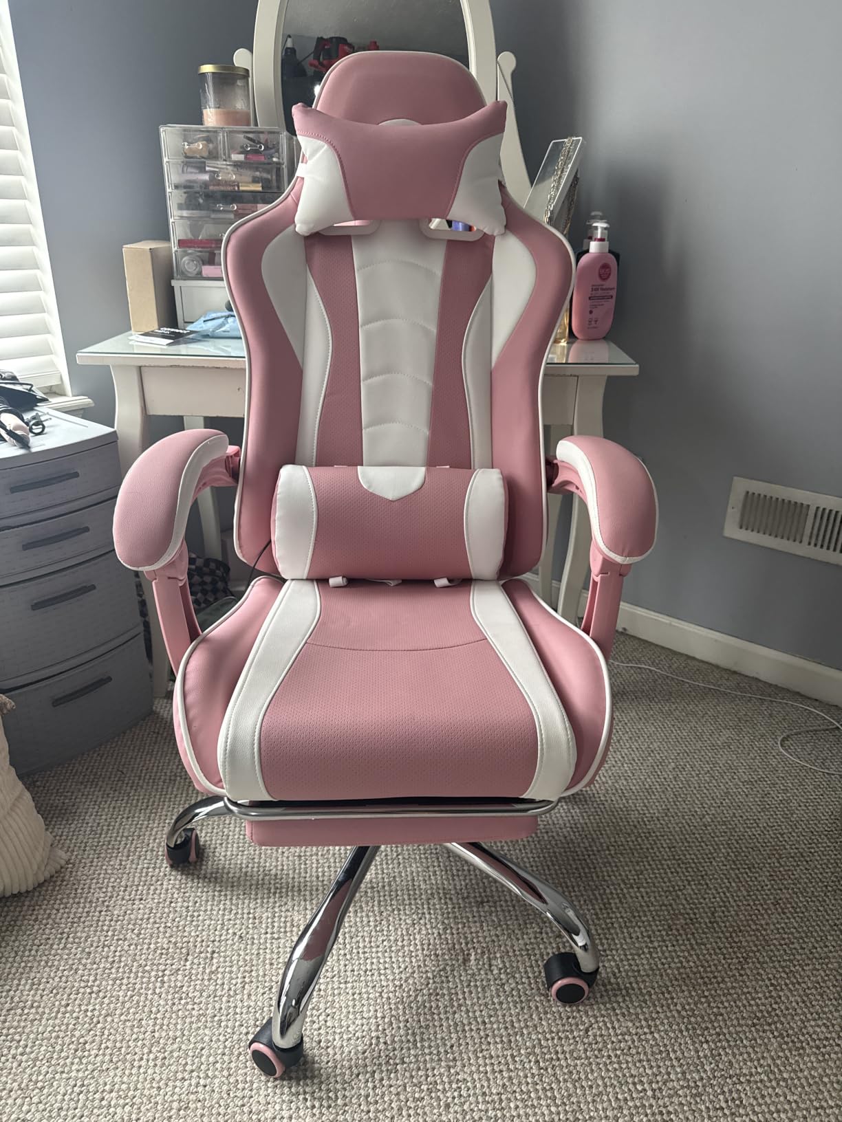 Yaheetech Gaming Chair with Footrest Massage Lumbar Pillow Reclining Black customer photo 1