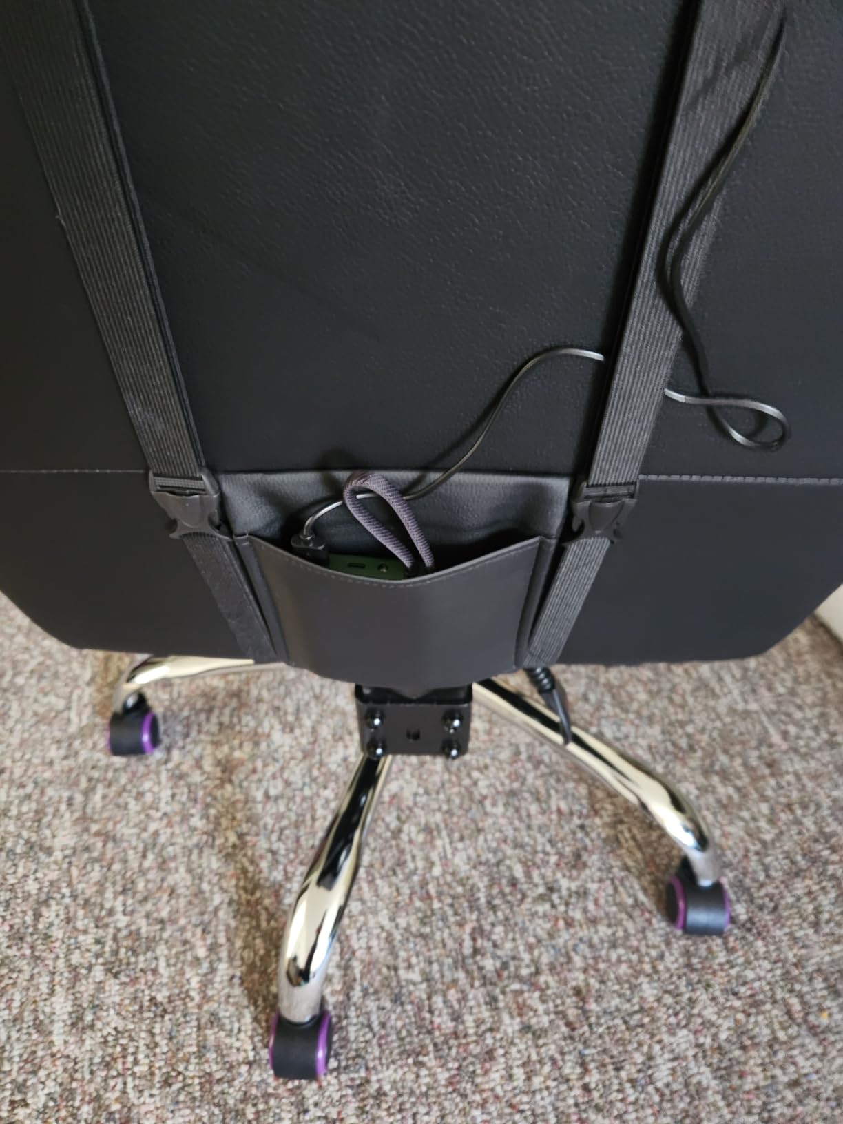 Yaheetech Gaming Chair with Footrest Massage Lumbar Pillow Reclining Black customer photo 2