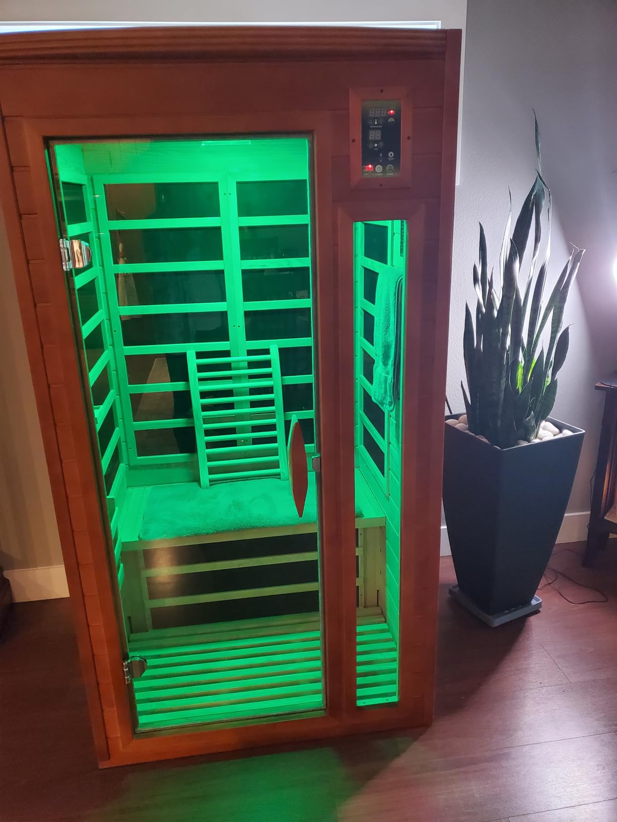 DYNAMIC SAUNAS Elite 1-Person Infrared Sauna with Red Light Therapy customer photo 1