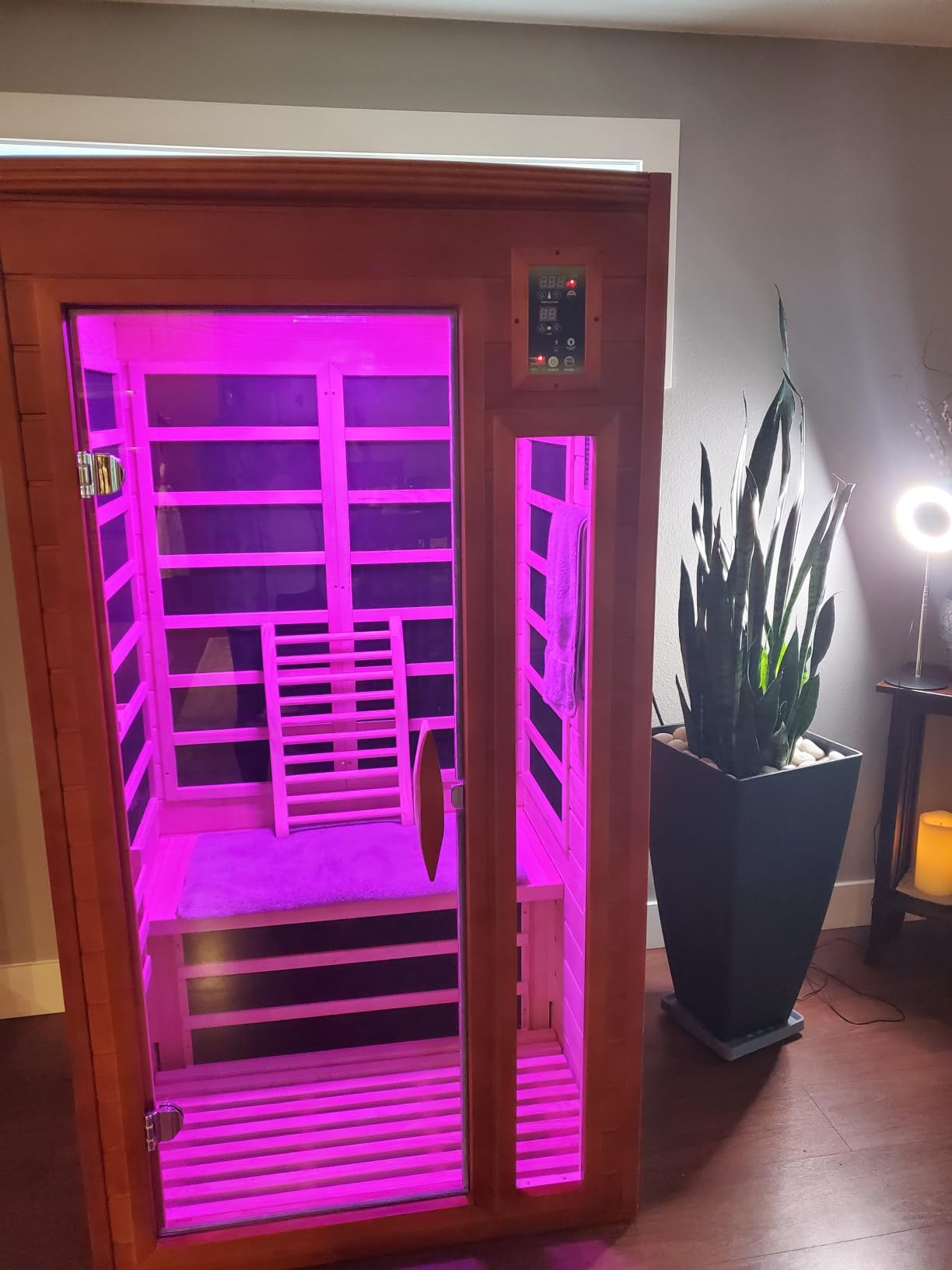 DYNAMIC SAUNAS Elite 1-Person Infrared Sauna with Red Light Therapy customer photo 2