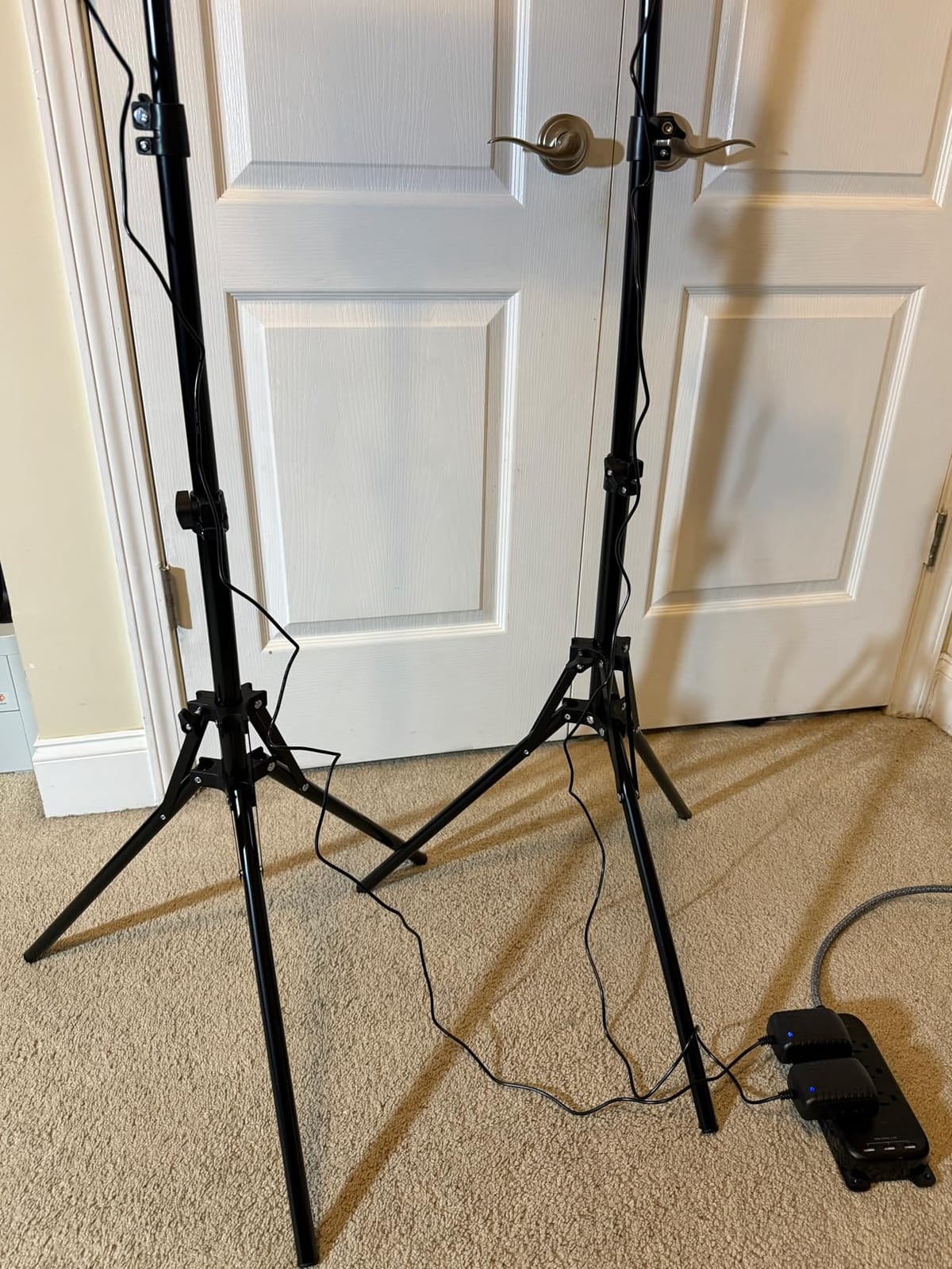 UBeesize 2-Pack LED Video Light Kit with Tripod Stand & Phone Holder customer photo 2