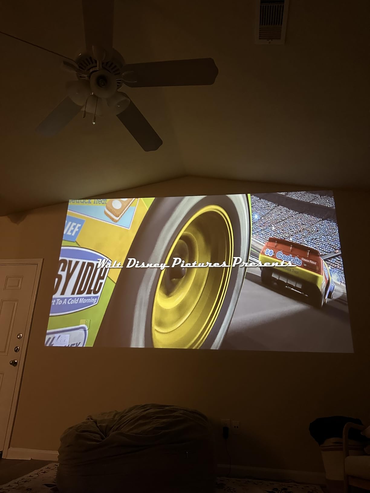 XGIMI Vibe One Battery Powered 1080P Smart Portable Projector (Cloud Ash) customer photo 1