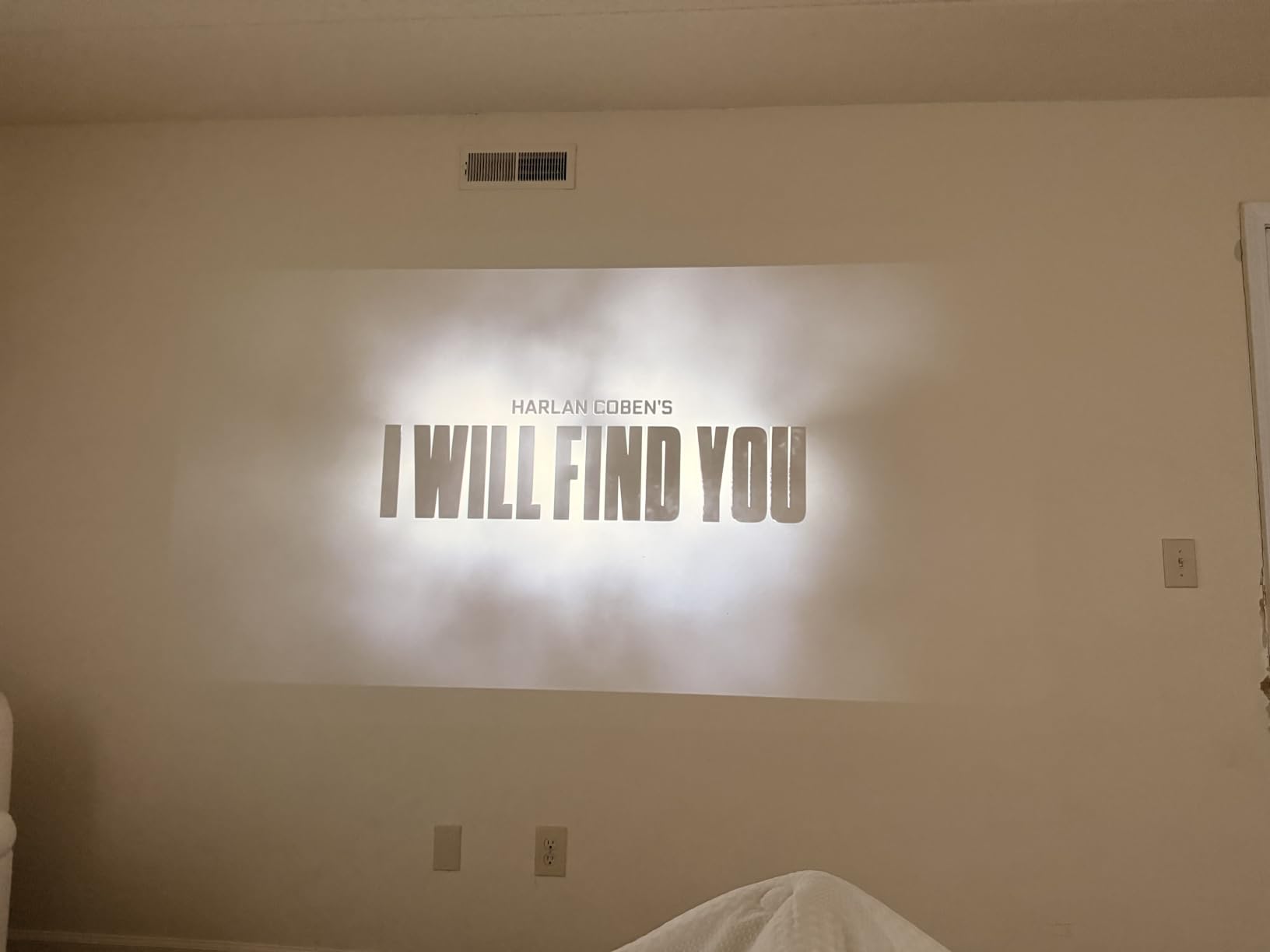 XGIMI Vibe One Battery Powered 1080P Smart Portable Projector (Cloud Ash) customer photo 2