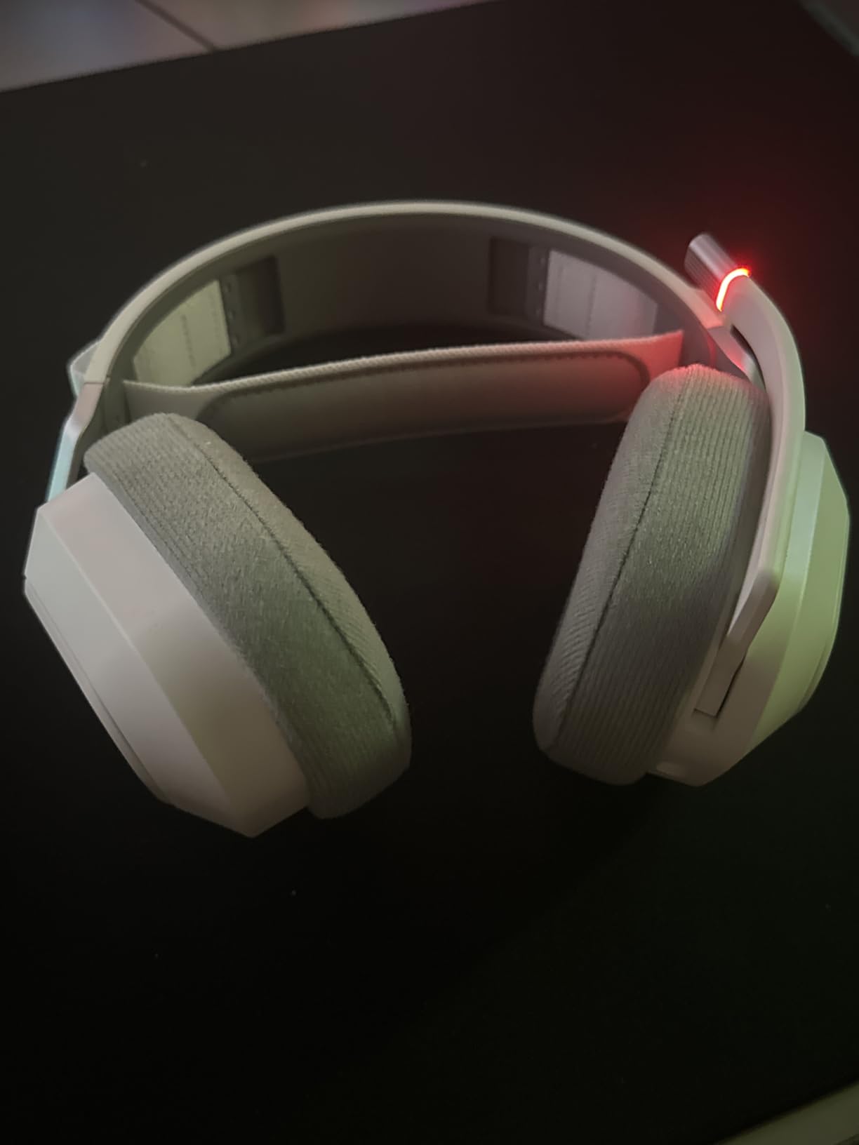 Corsair HS80 RGB Wireless PC PS5 PS4 Mac Gaming Headset – Black customer photo 2