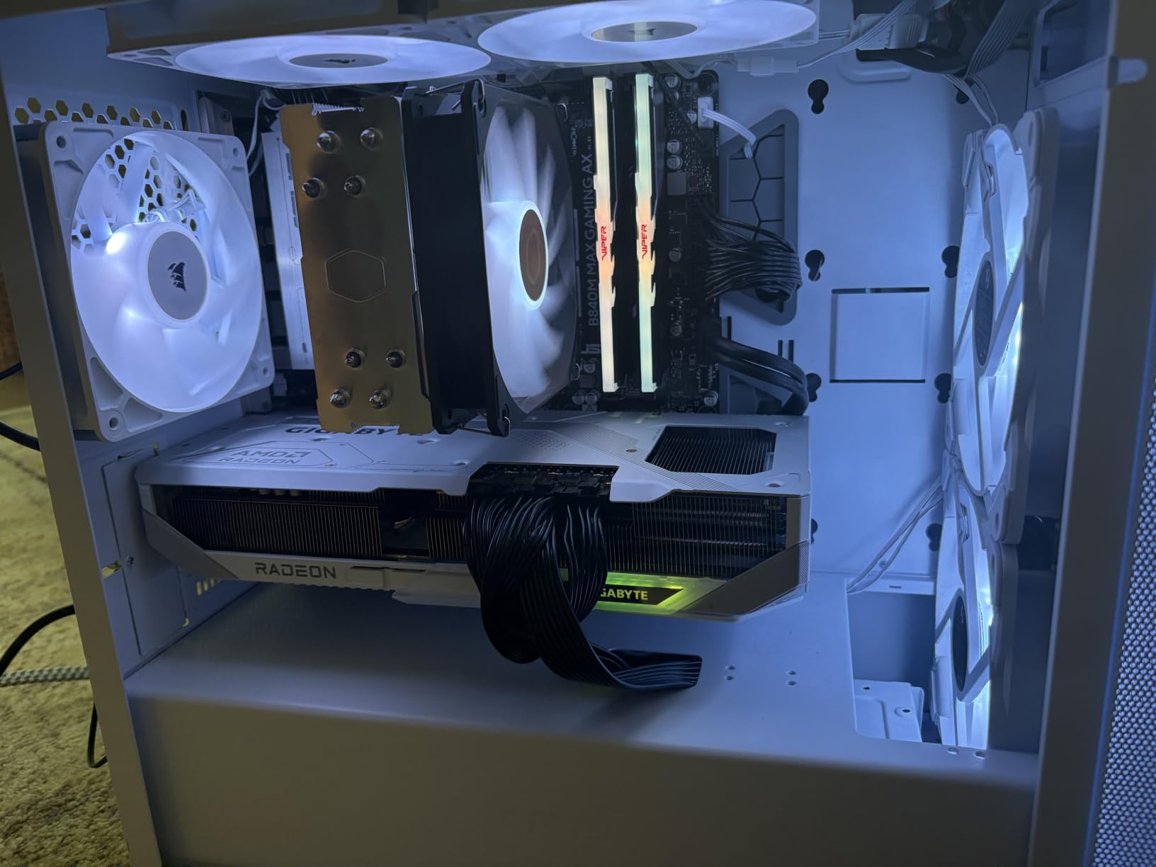 GIGABYTE Radeon™ RX 9070 XT Gaming OC ICE 16G Graphics Card (16GB GDDR6, 256-bit, PCIe 5.0, HDMI/DP 2.1, 2.7 Slot, Hawk Fan, Server-Grade Thermal Gel, Reinforced Structure) customer photo 2