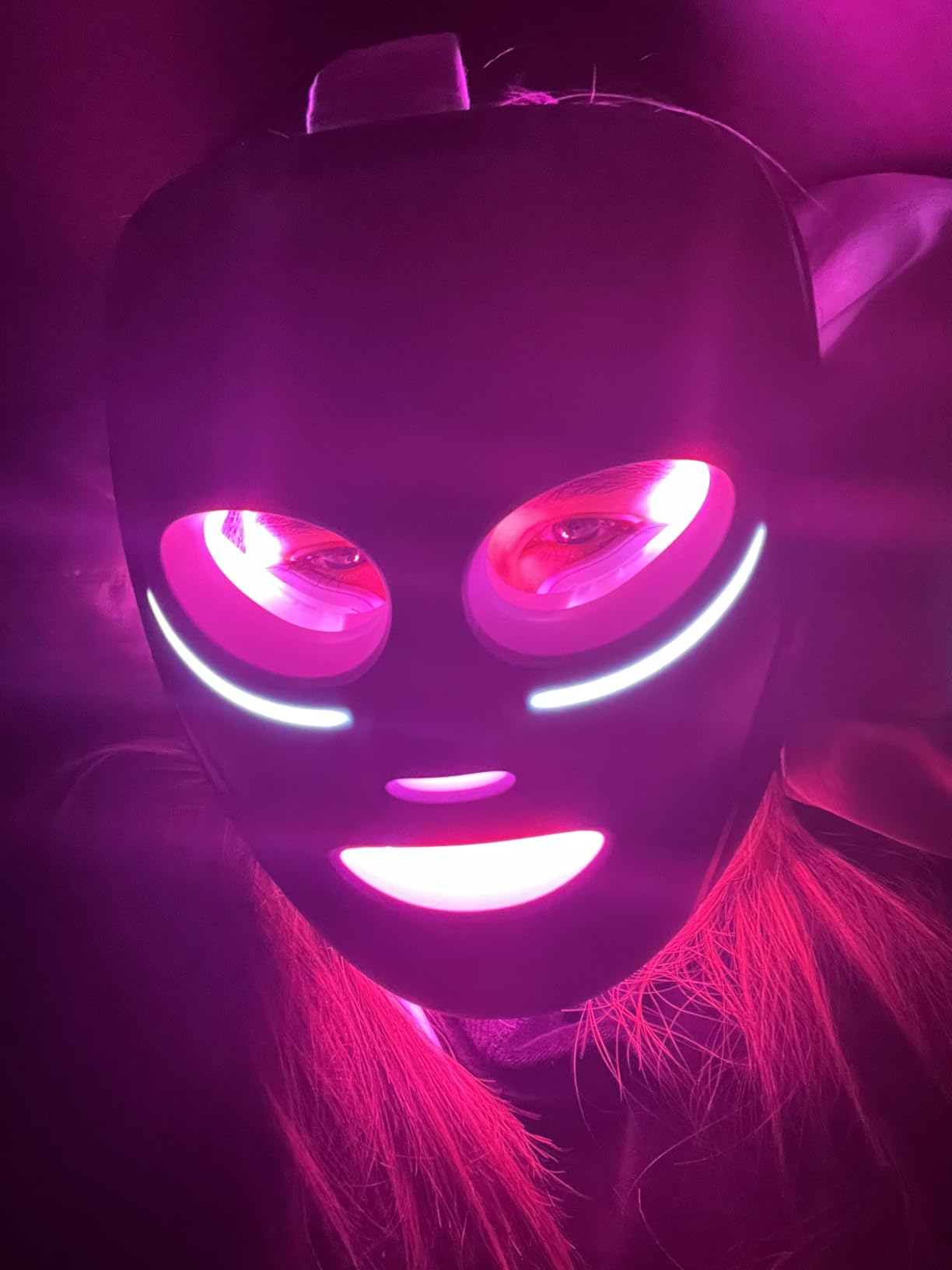 Shark CryoGlow LED Face Mask, Red Light Therapy, Under-Eye Cooling, FW312PK customer photo 1