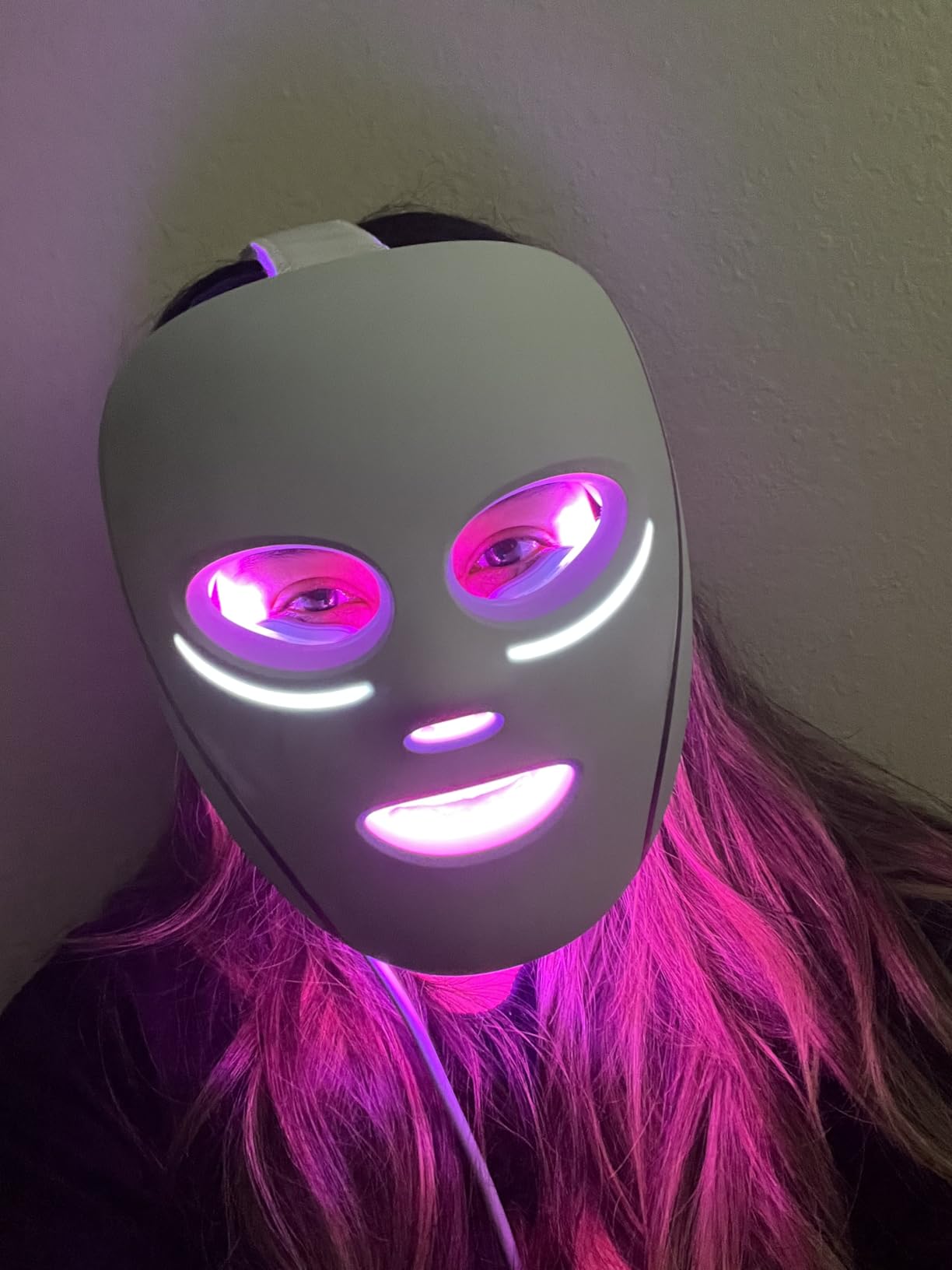 Shark CryoGlow LED Face Mask, Red Light Therapy, Under-Eye Cooling, FW312PK customer photo 2