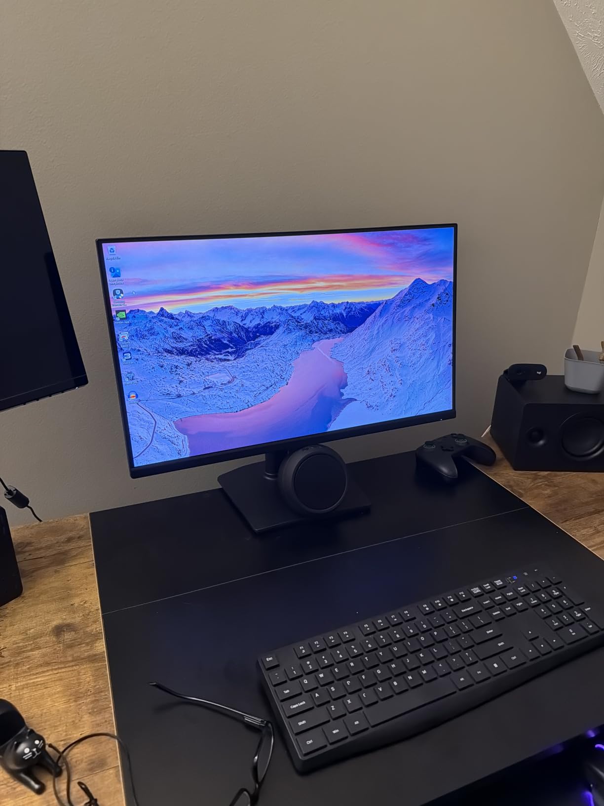 KTC 27 Inch 4K Gaming Monitor, UHD 160Hz 3840x2160 Fast IPS Compute Monitor customer photo 1