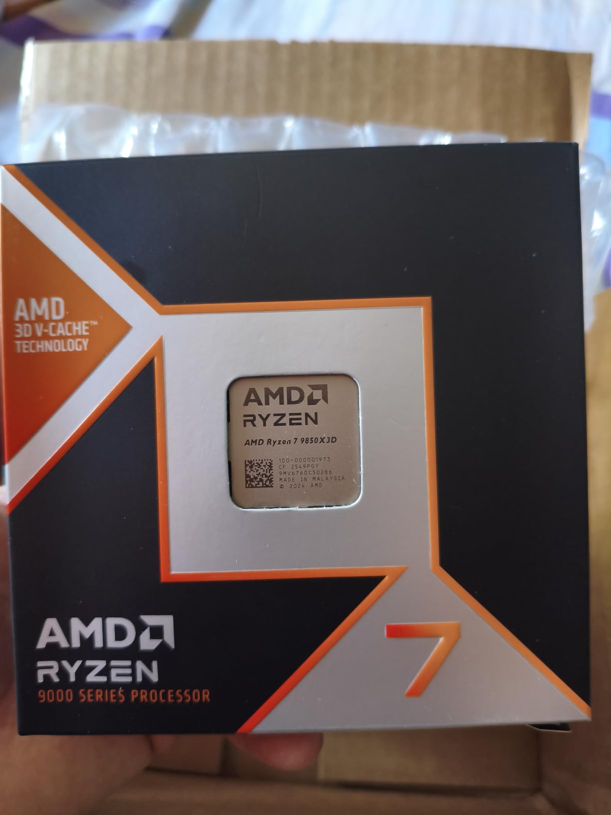 AMD Ryzen™ 7 9850X3D Desktop Processor customer photo 1