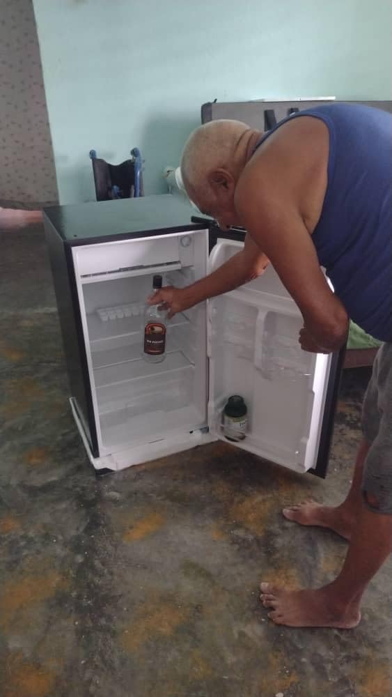 3.2 Cu Ft Mini Fridge with Freezer, Single Door Upright Freezer customer photo 1