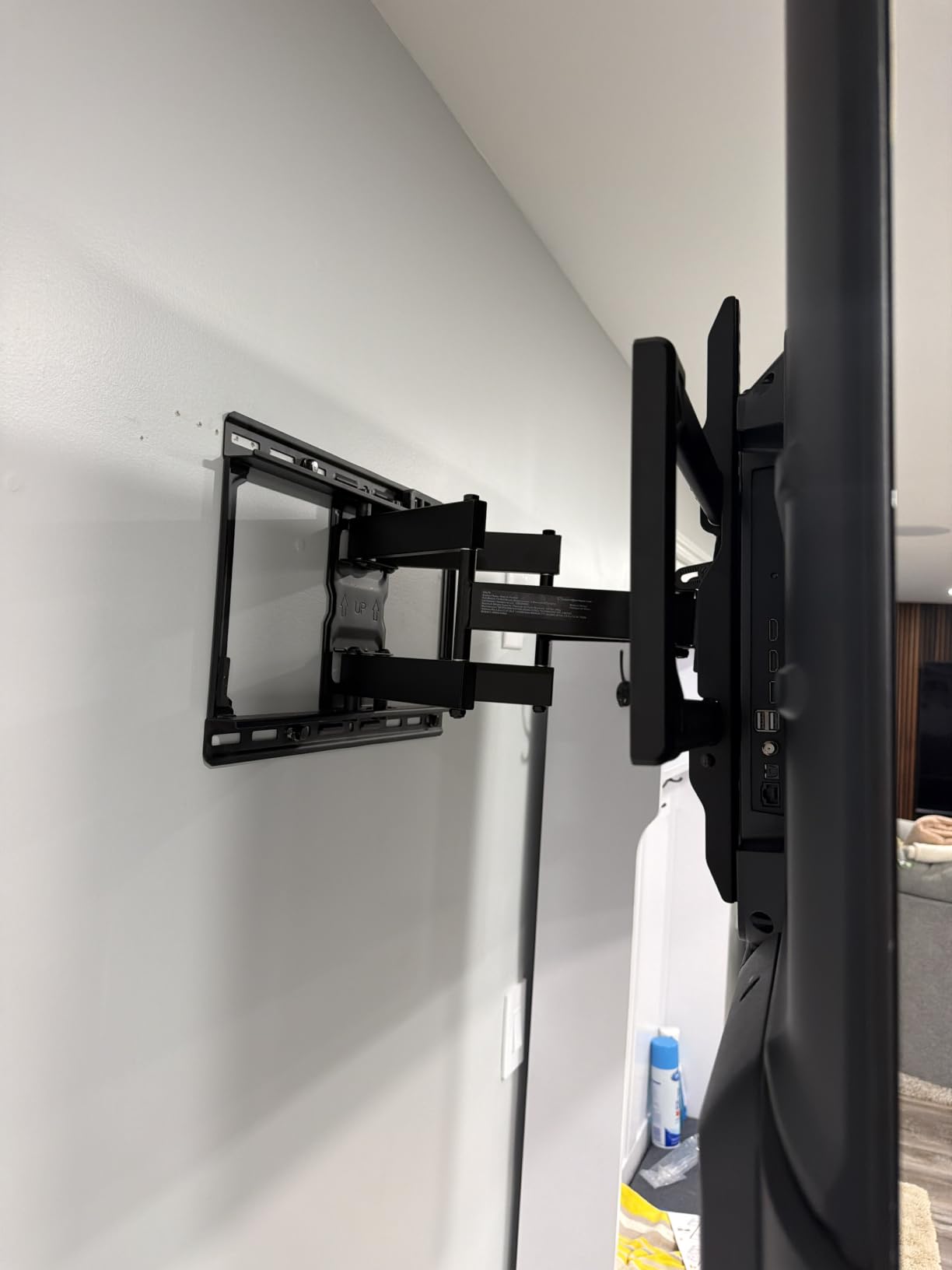 Perlegear Large Full Motion TV Wall Mount for 55–120 inch TVs up to 220 lbs customer photo 1