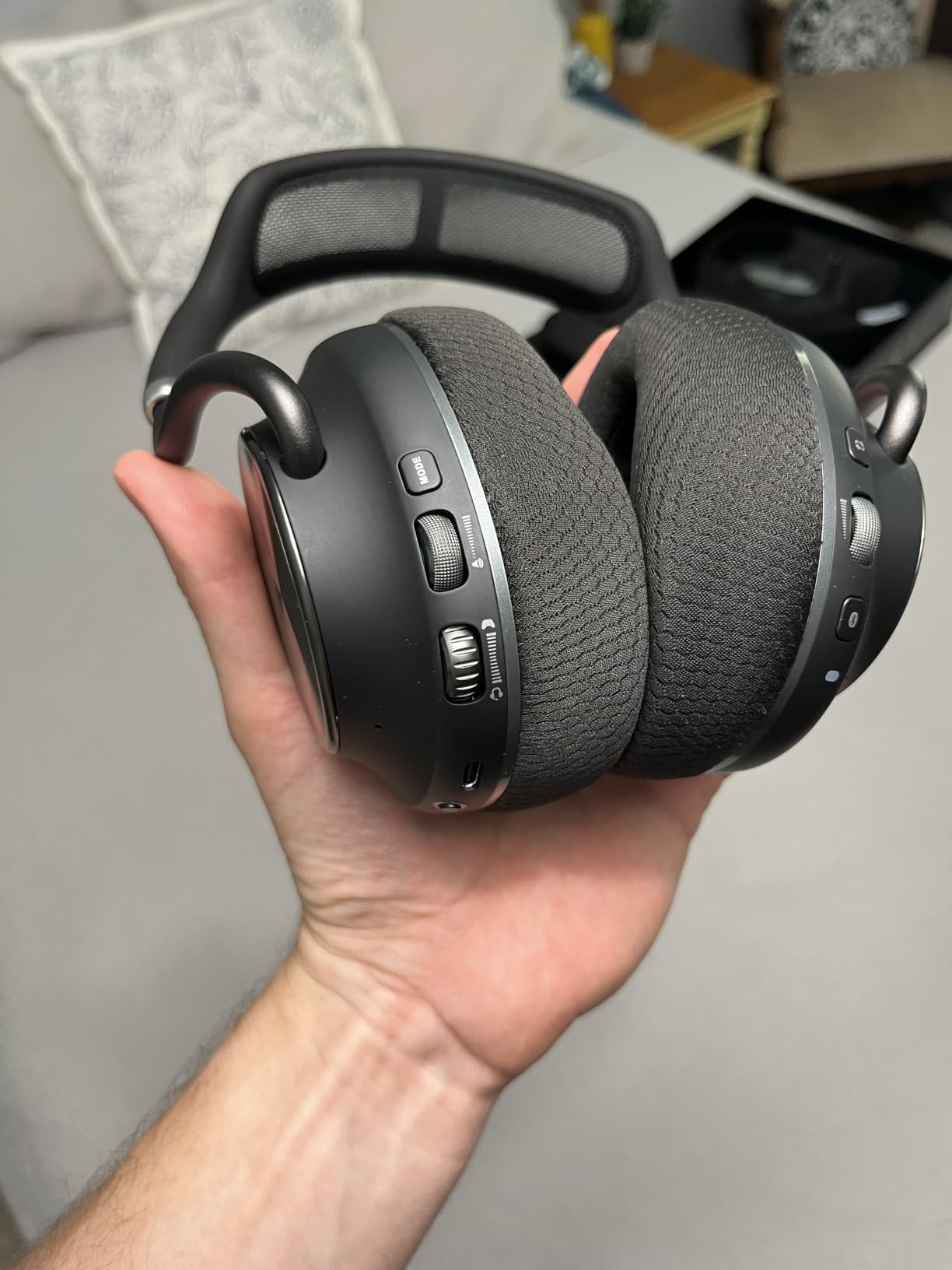 Turtle Beach Stealth Pro II Premium Wireless Gaming Headset for Xbox Series X|S, PS5, PS4, PC - Hi-Res Audio, Dolby Atmos, Active Noise Cancellation, Simultaneous Bluetooth, 24-bit Audio - Black customer photo 2