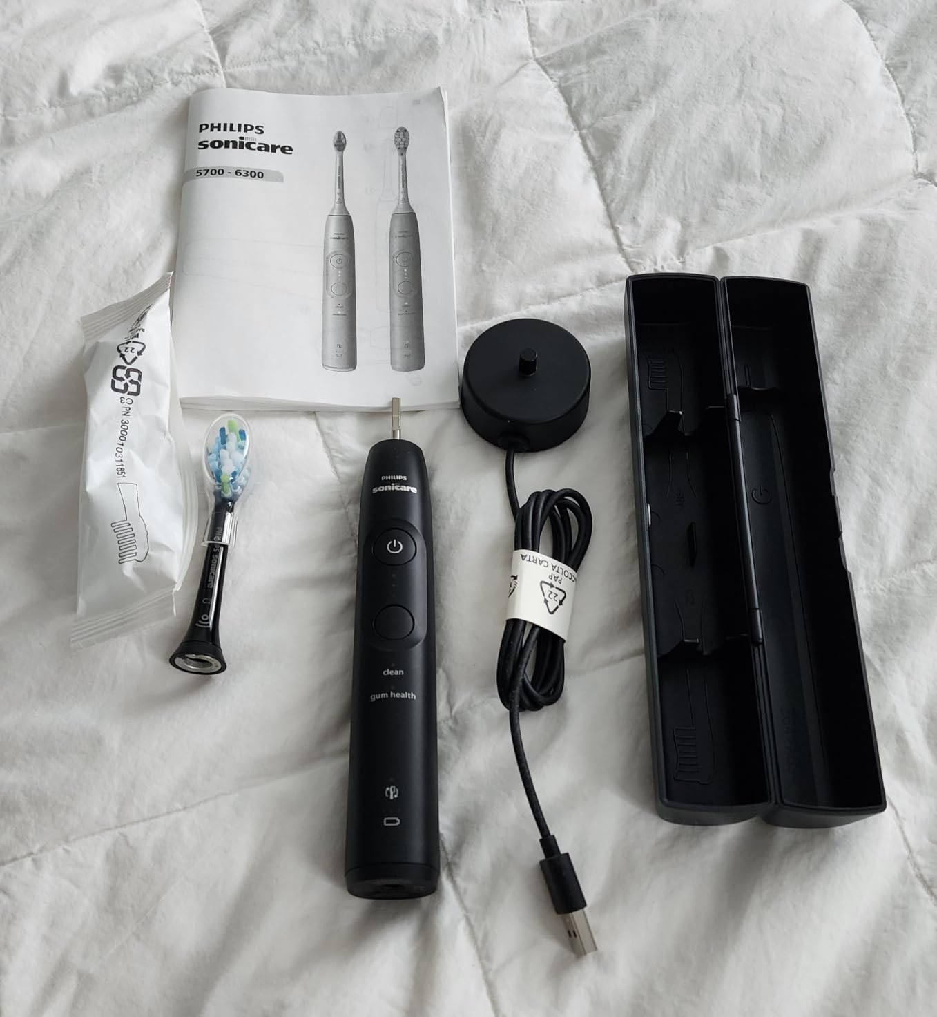 Philips Sonicare 5950 Rechargeable Electric Toothbrush, 2 Brush Head, Black customer photo 2
