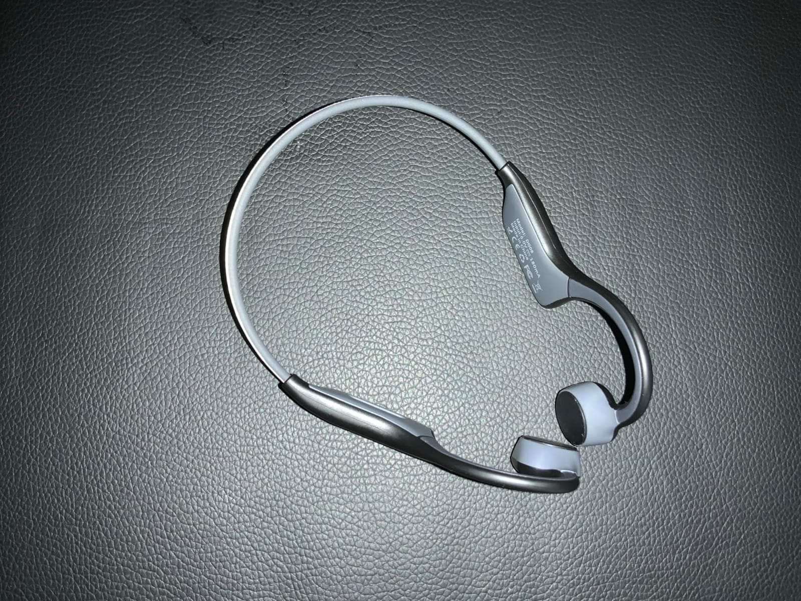 IP68 Waterproof Swimming Headphones, Bone Conduction Bluetooth 6.0 Headphones, Built-in 32GB MP3 Player, Soft Lightweight Open-Ear Design for Swimming Marathons Showers Cycling(Obsidian customer photo 2
