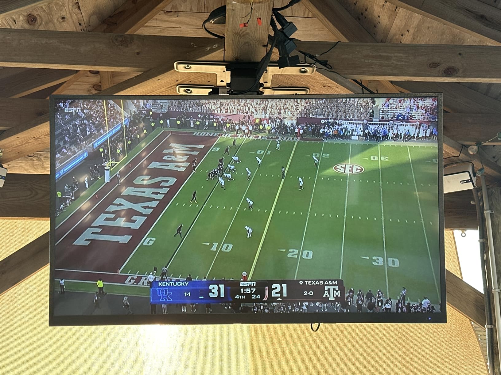MWE 55 Inch Outdoor Smart TV, 4K UHD, 1000 Nits, IP55 Weatherproof, webOS customer photo 1