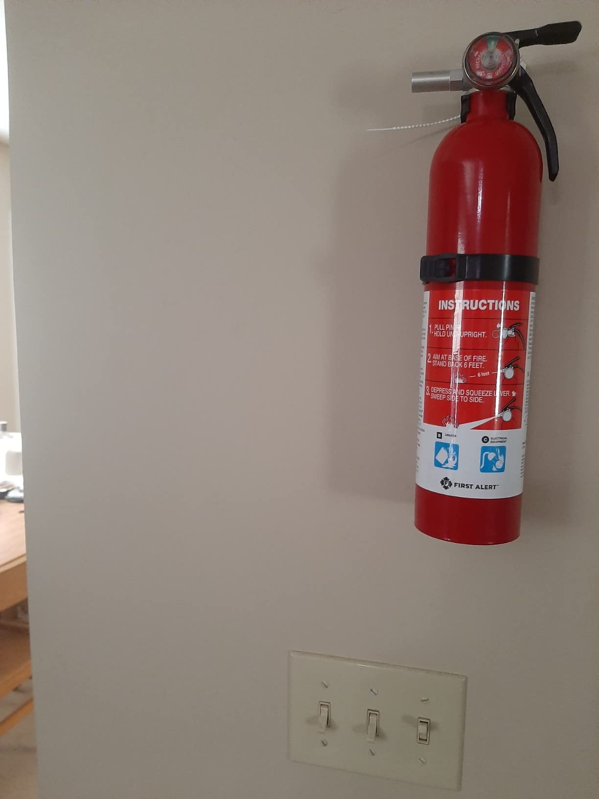 First Alert Fire Extinguisher, Standard Garage Use customer photo 2