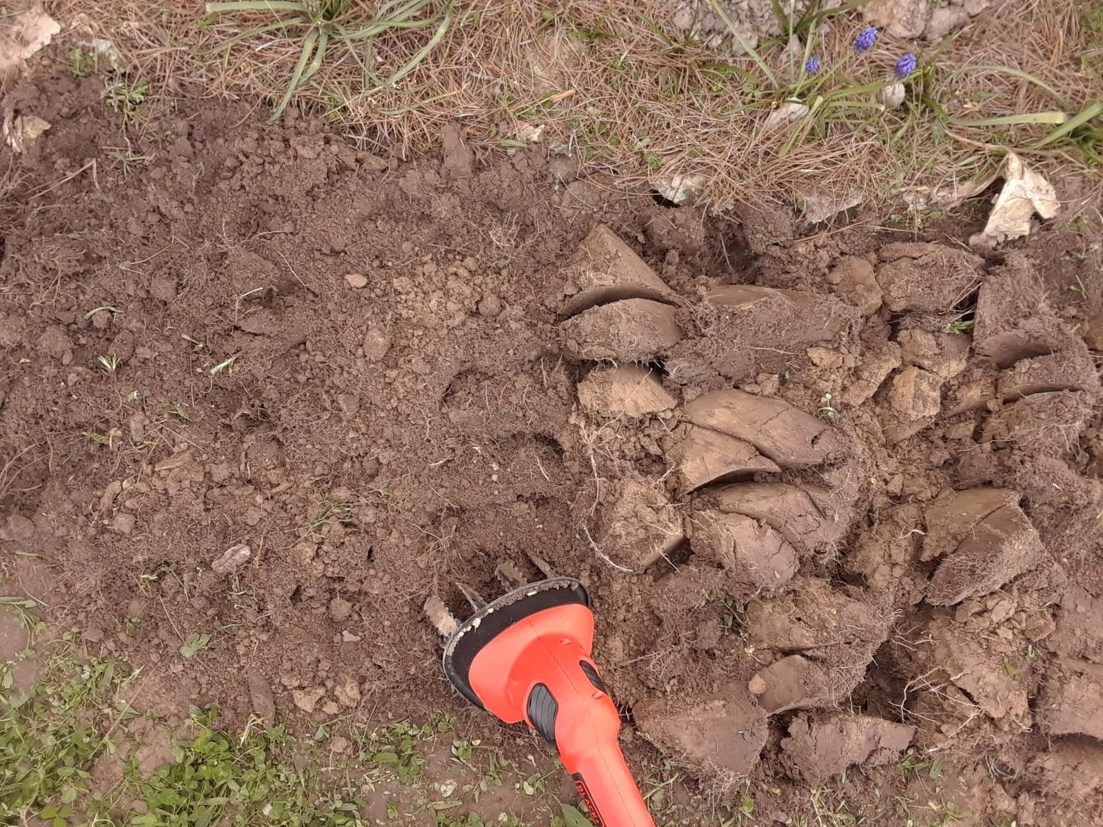 BLACK+DECKER 20V MAX* POWERCONNECT Cordless Garden Tiller Kit, Tool Only (LGC120B) customer photo 2