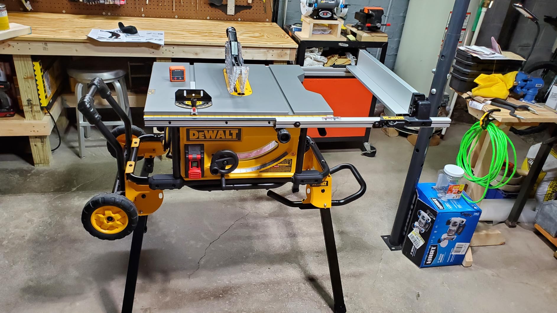 DEWALT Table Saw 10 Inch with Foldable Rolling Table Saw Stand, 15 Amp, 4800 RPM, 32-1/2-Inch Rip Capacity (DWE7491RS) customer photo 2