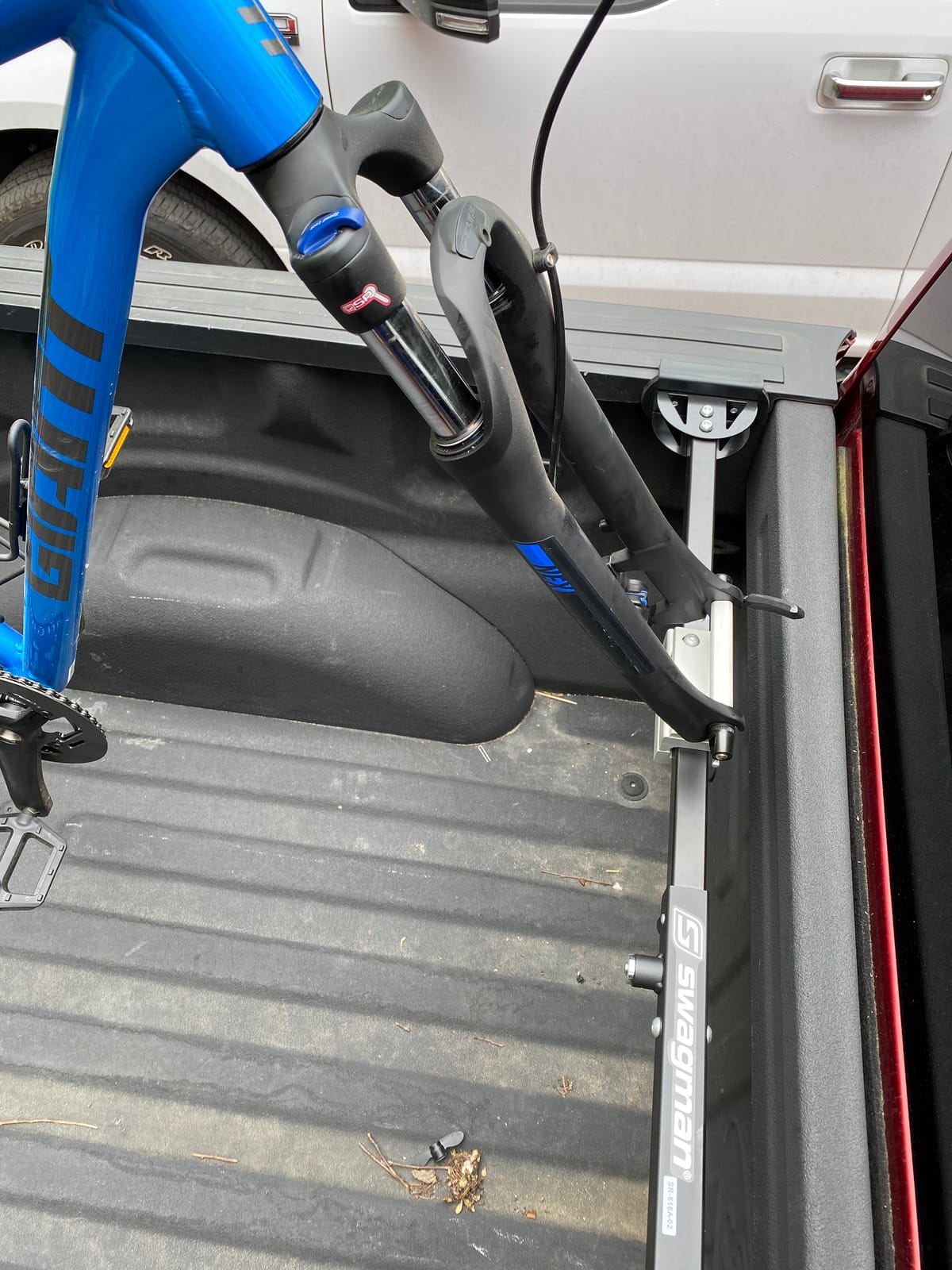 Swagman Pick Up Truck Bed Bike Rack – Compression Fits on the edge of your Pick Up Truck Box, Fork Mount Carrier for 9mm Quick Release Bikes customer photo 1